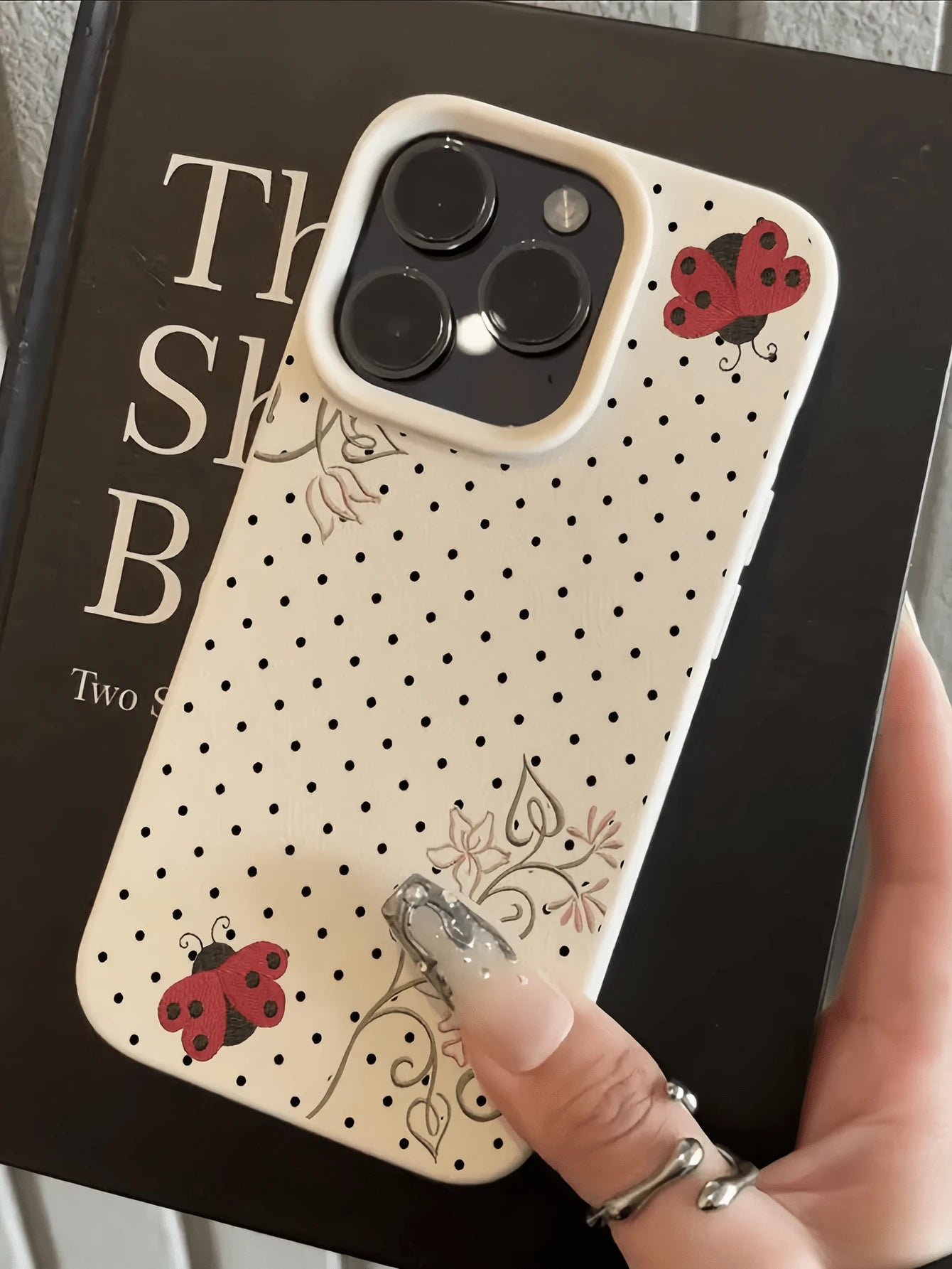 1pc White Ladybug Polka Dot Minimalist Personalized TPU Shockproof Full Coverage Phone Case, Compatible With Apple 17, 16, 15, 14, 13, 12, 11 Pro Max, Air, And Series
