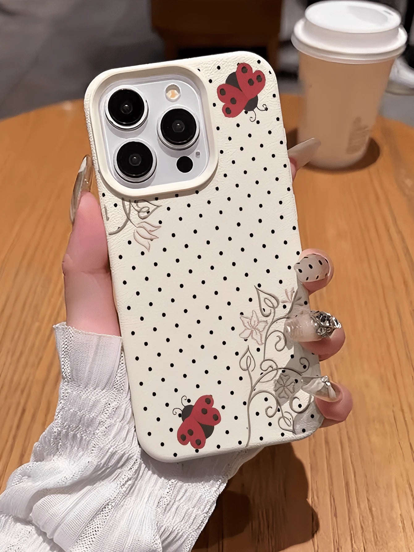 1pc White Ladybug Polka Dot Minimalist Personalized TPU Shockproof Full Coverage Phone Case, Compatible With Apple 17, 16, 15, 14, 13, 12, 11 Pro Max, Air, And Series