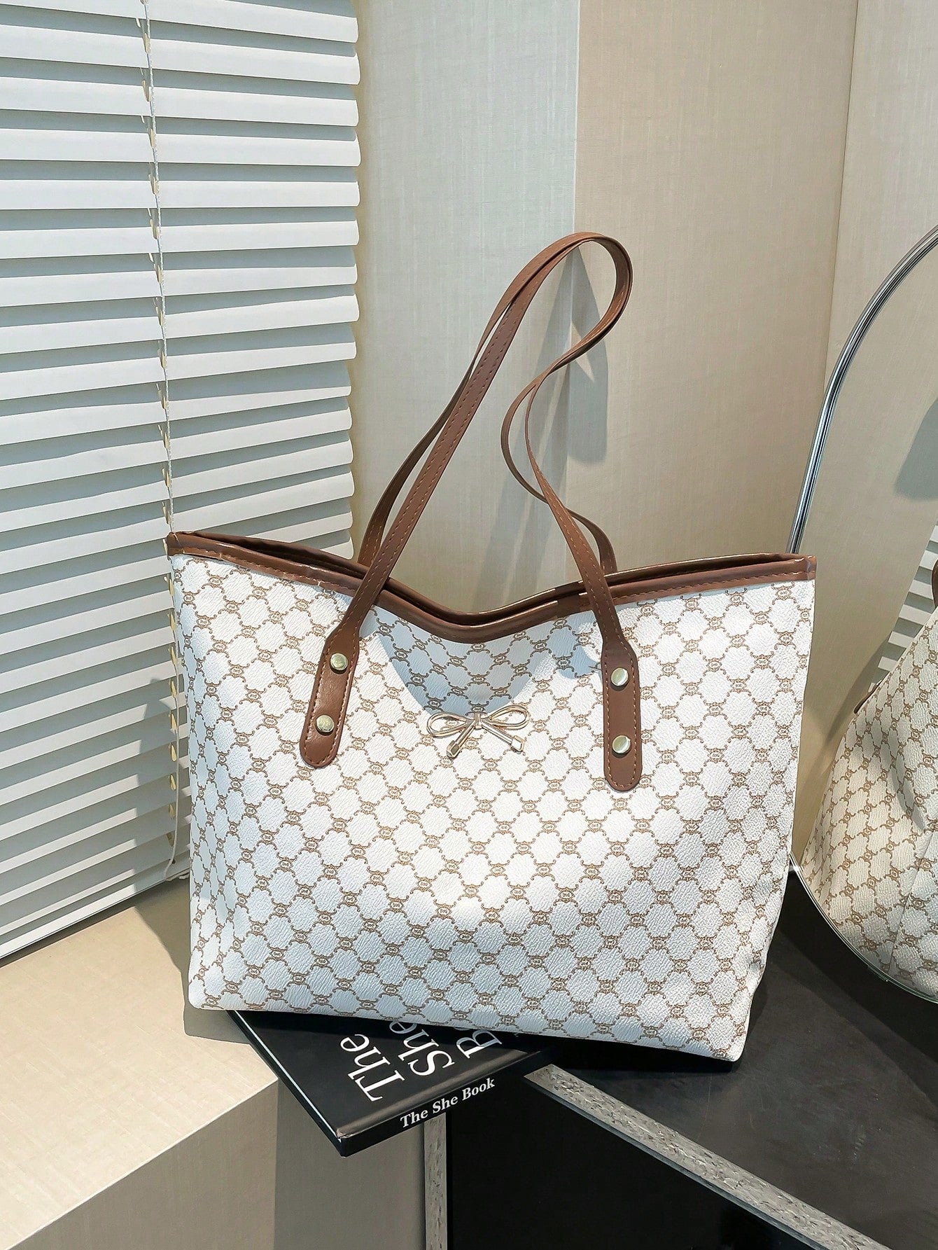 1pc White Vintage Floral Letter Embellished PU Tote Bag, Large Capacity Shoulder Bag With Metal Hardware, Cream Bag