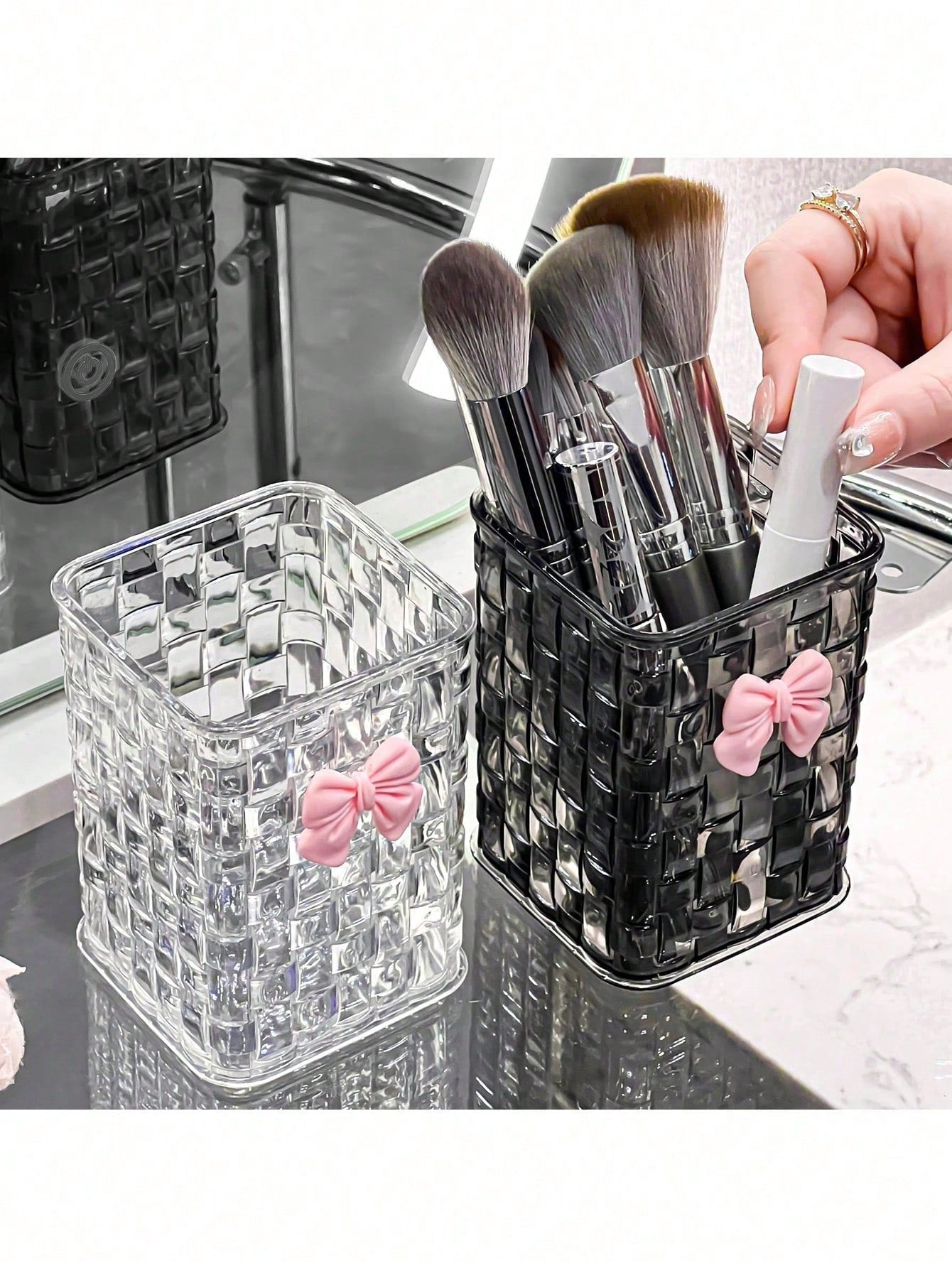 1pc Woven-Texture Plastic Makeup Brushes Holder With Butterfly Sticker – Large Capacity Desktop Pens Organizer Box, Plastic Transparent WhiteBlack, Multi-Purpose Desktop Storage Container For Makeup B