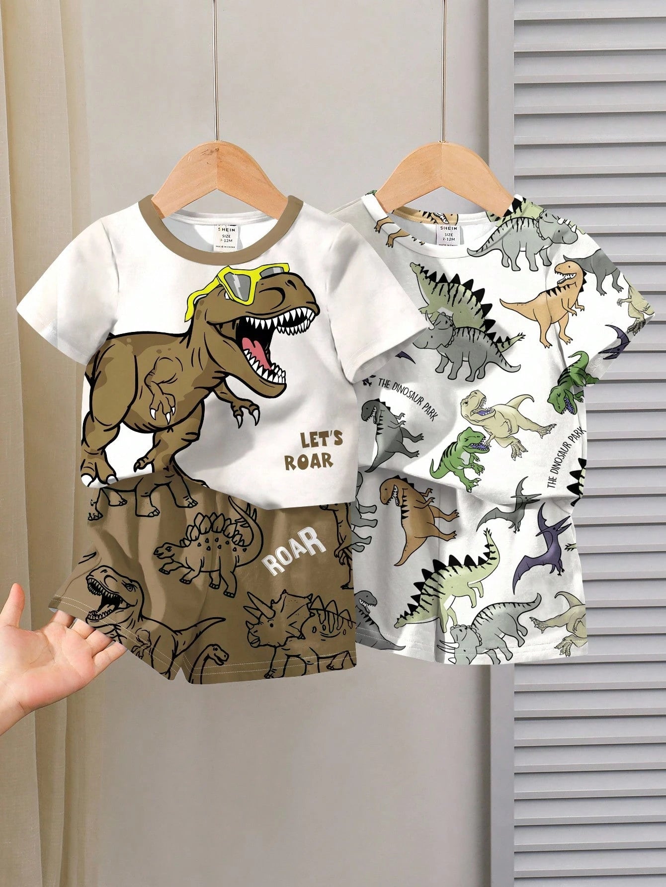 2 Random Sets Of 4pcs Baby Boy Casual Dinosaur Graphic Print T-Shirt And Shorts Sets, Suitable For Spring/Summer