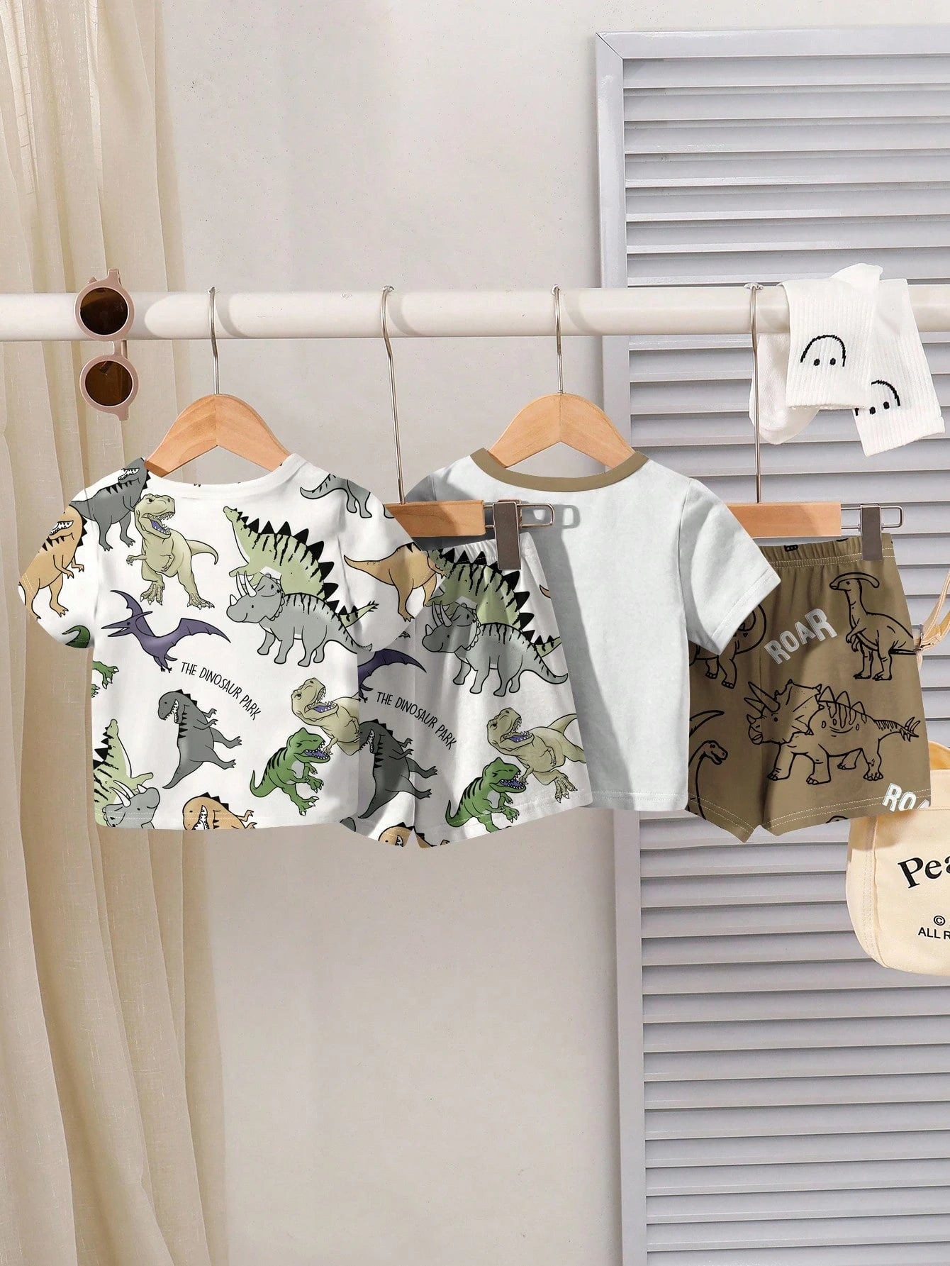 2 Random Sets Of 4pcs Baby Boy Casual Dinosaur Graphic Print T-Shirt And Shorts Sets, Suitable For Spring/Summer