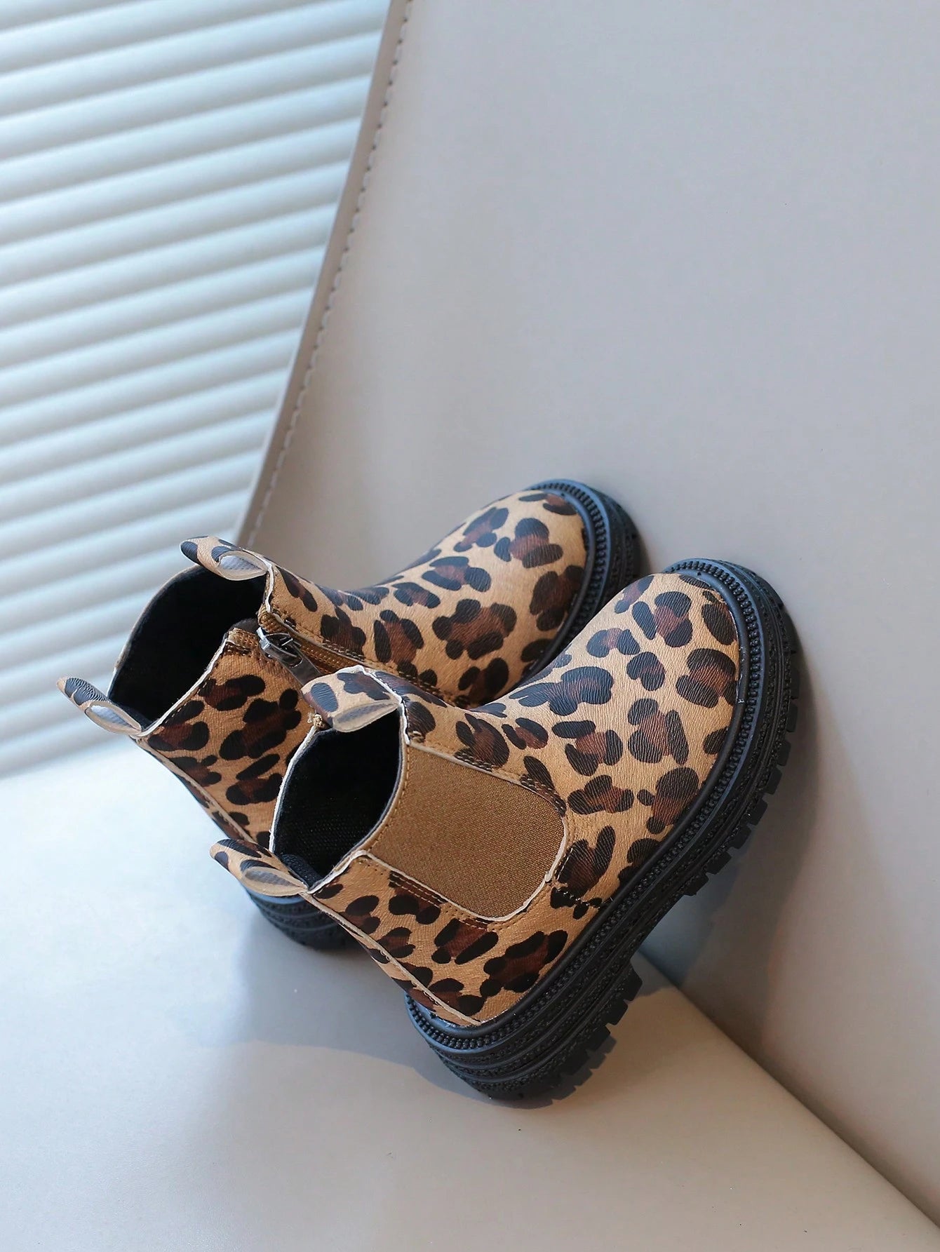 2024 Fashion New Leopard Print Kids Ankle Boots Girls Flat Side Zip Chelsea Boots Soft Bottom Versatile Princess Boots