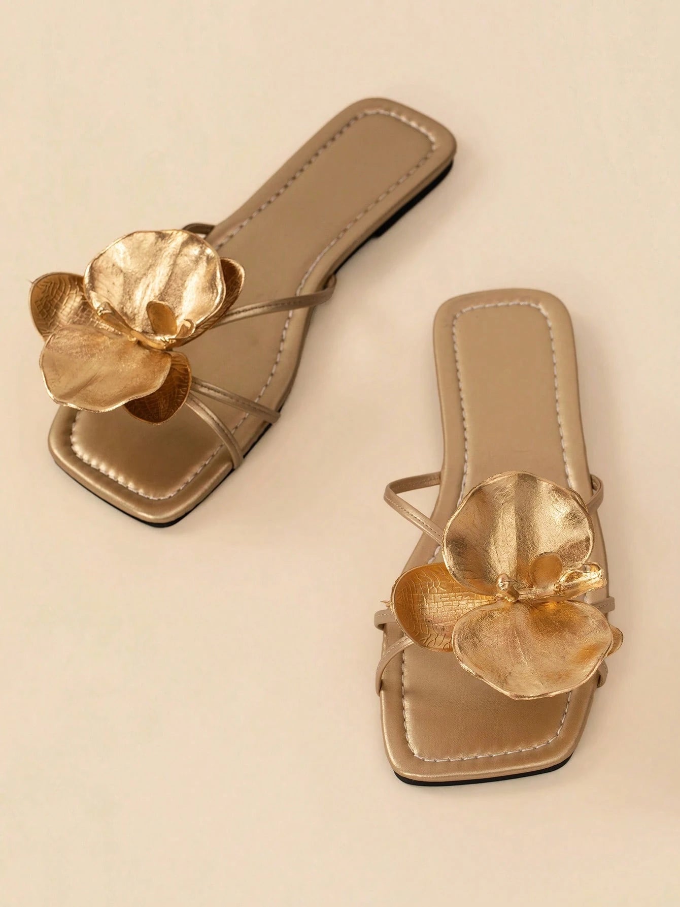 2026 New Women's Shiny Metallic Flower Decor Flat Slide Sandals, Metallic Gold Glitter Bottom Square Toe Open Toe Summer Sandals, Sparkling Sequin Elegant Bohemian Vacation Style, Comfortable Lightwei