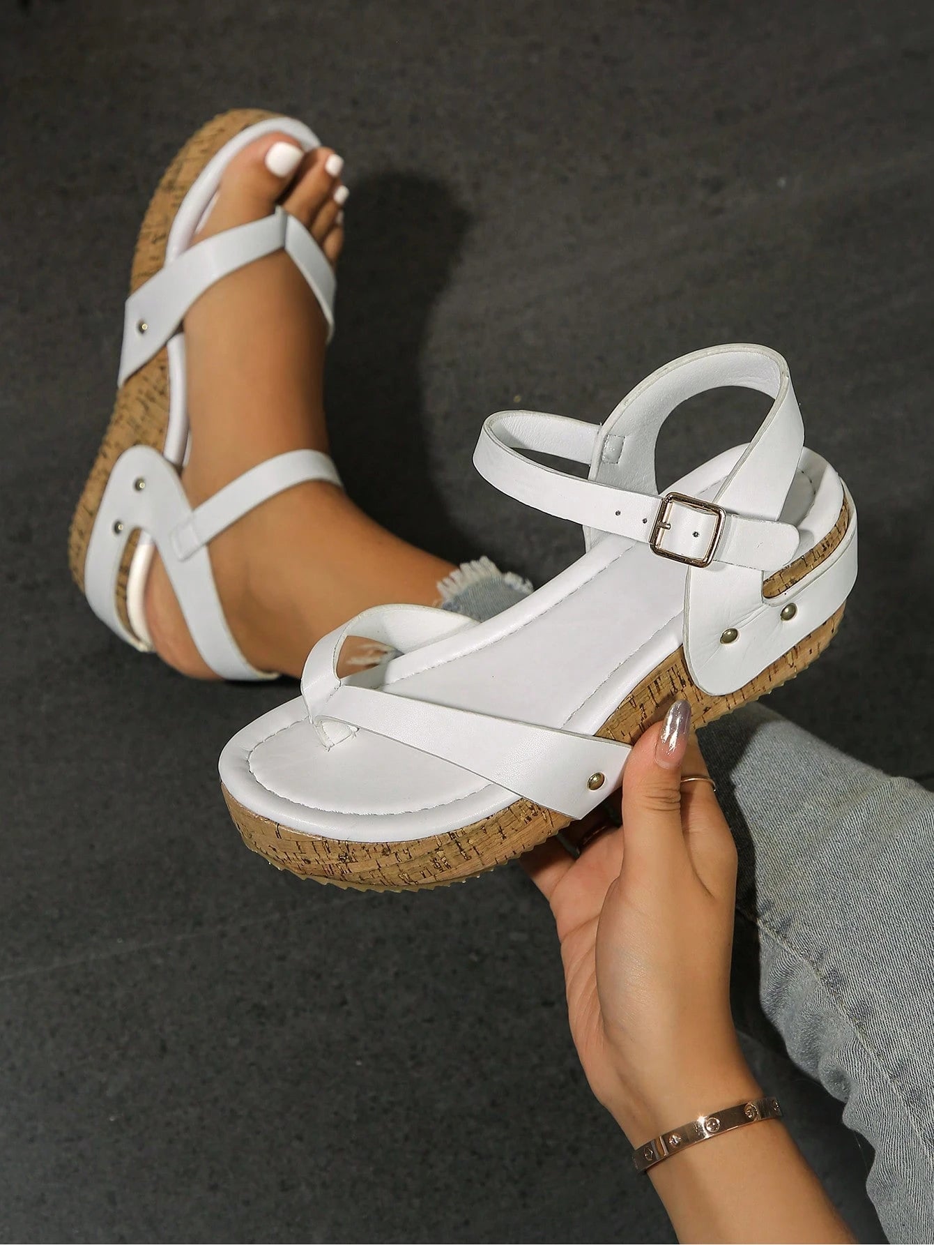 [2026 Spring/Summer New Arrival] Y2K European & American Ins Style Soft Cork Platform Wedge Thong Strap Rivet One-Buckle Roman Gladiator Wedge Sandals For Women
