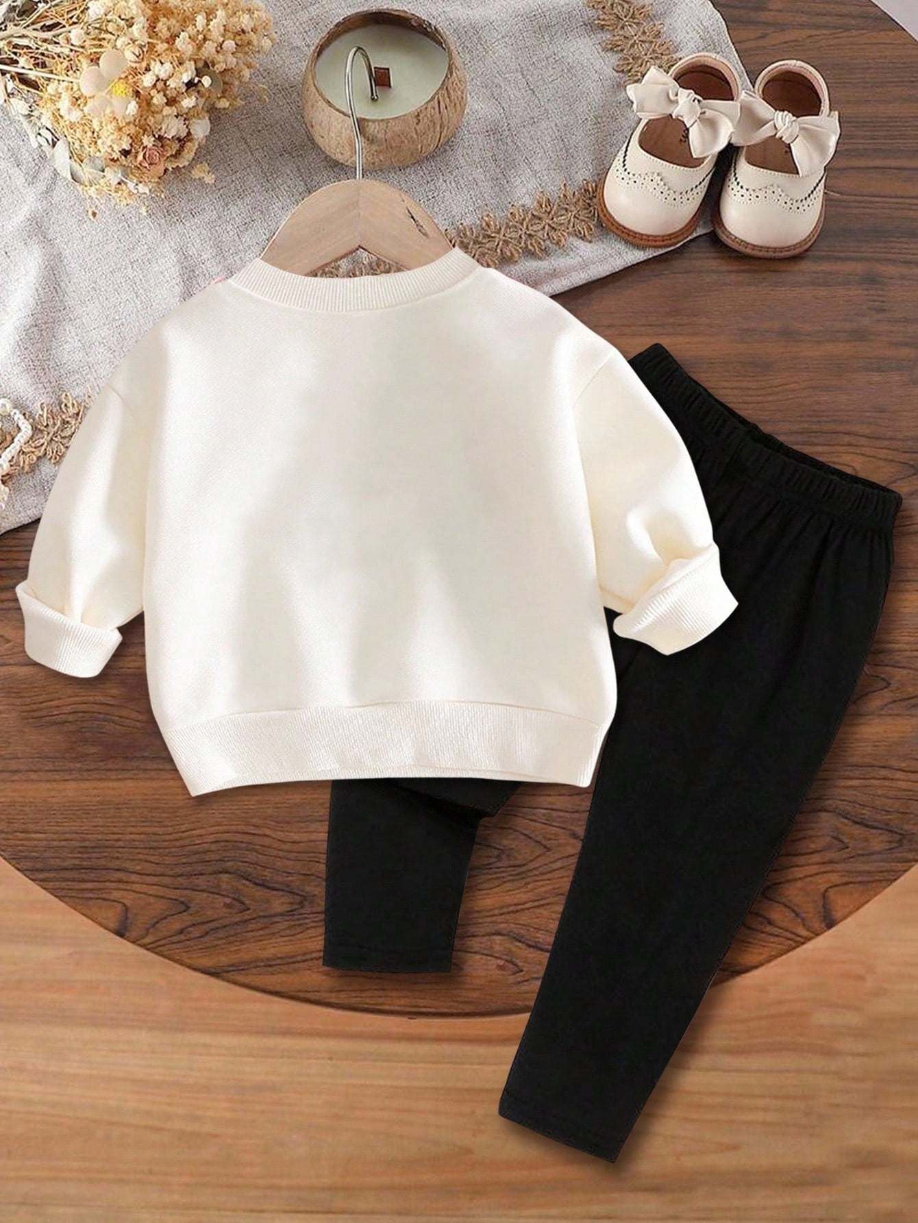 2pcs Baby Girl Cute Leopard Print Heart & Letter ""GIRL"" Pattern Brown And White Knit Sweatshirt And Black Leggings Set,Autumn Matching Family Style