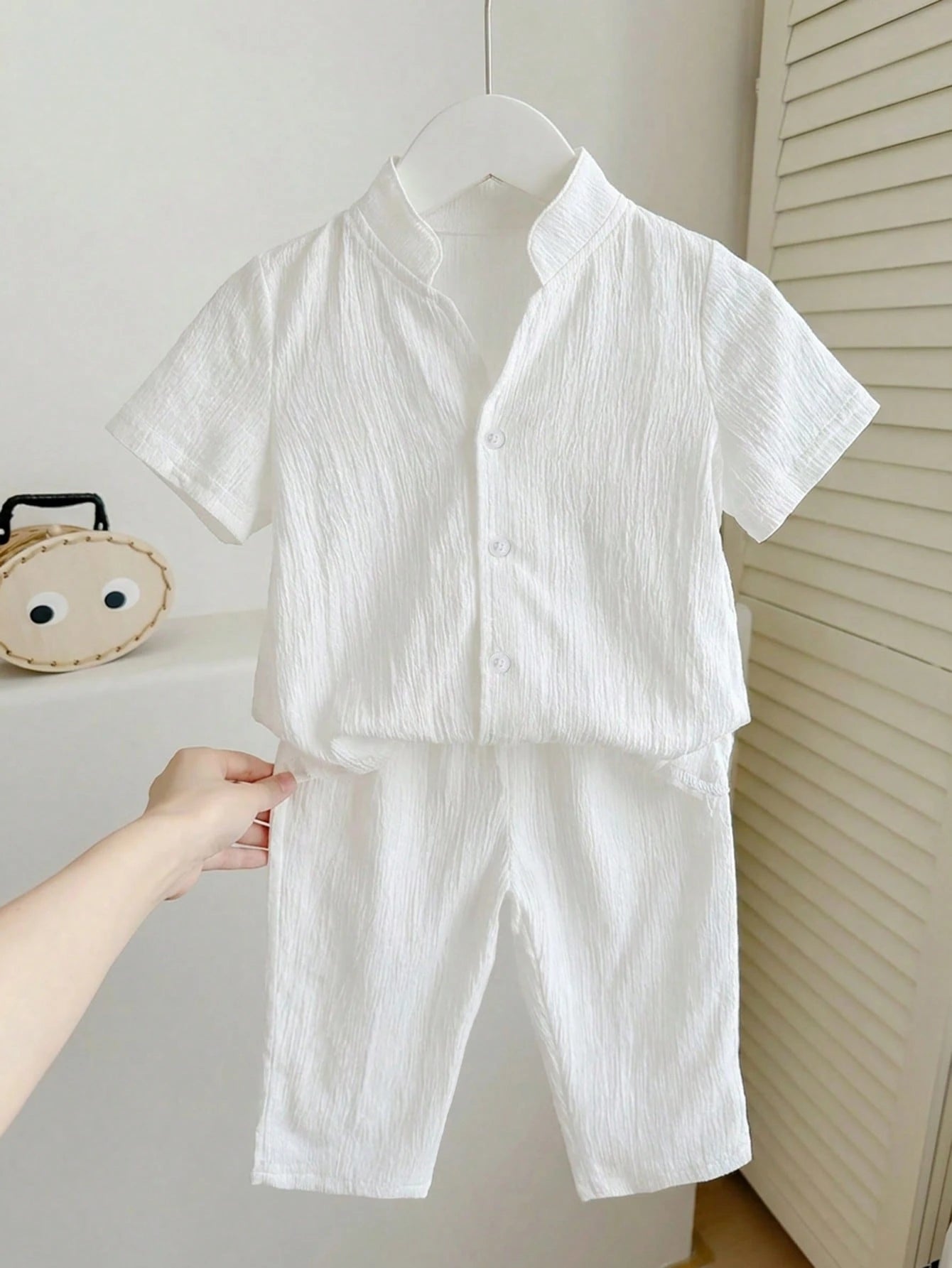 2pcs Baby Unisex White Summer Casual Vacation Loose Stand Collar Woven Solid Color Short Sleeve Shirt And Pants Set,Suitable For Outings,Daily Wear