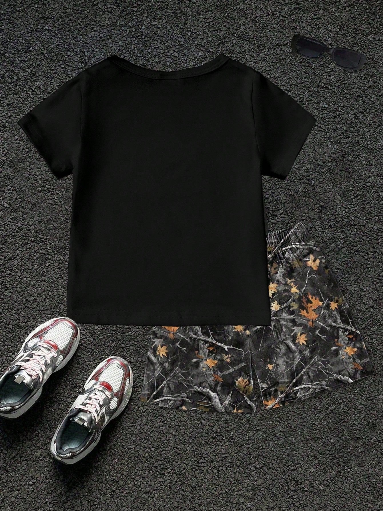 2pcs/Set Baby Boy Black Summer Casual City Break Street Style,Cool Red Cap Boy Portrait Short Sleeve T-Shirt And Leaf Number Print Shorts Outfit Set