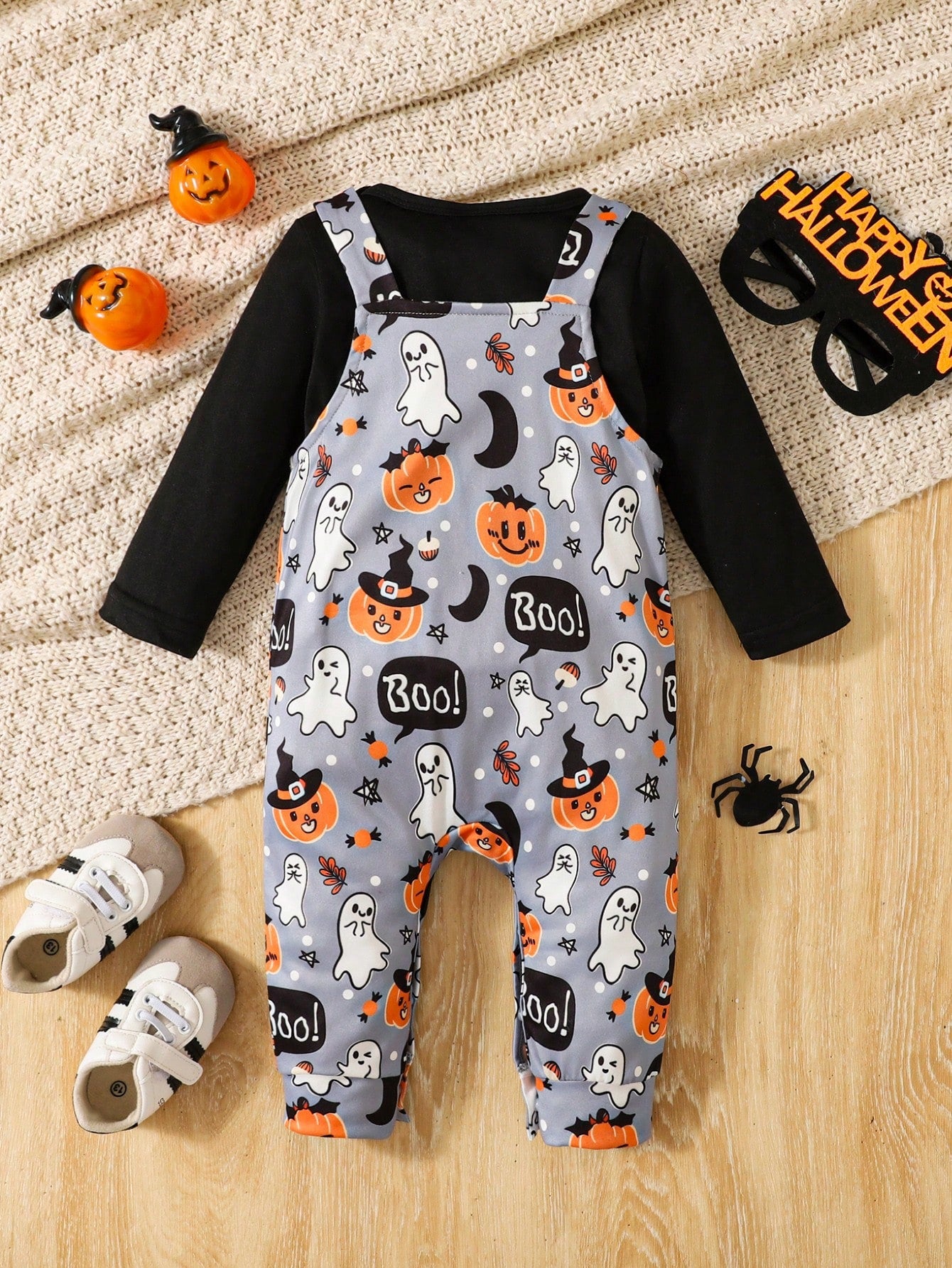 2pcs/Set Boys Solid Black Cold Shoulder Long Sleeve Romper And Halloween Element Print Overall Jumpsuit, Jumpsuit Body Full Print Playful Ghosts, Smiling Pumpkins, Crescent Moons, Boo! Funny Slo