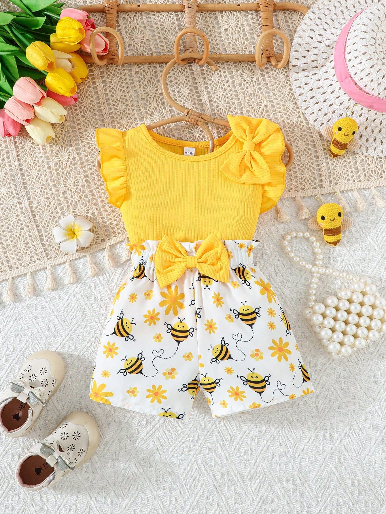 2pcs/Set Girls Summer Casual Outfit, Cap Sleeve Cute Bow Top Paired With Casual Bee Print Shorts, Toddler Baby Girl