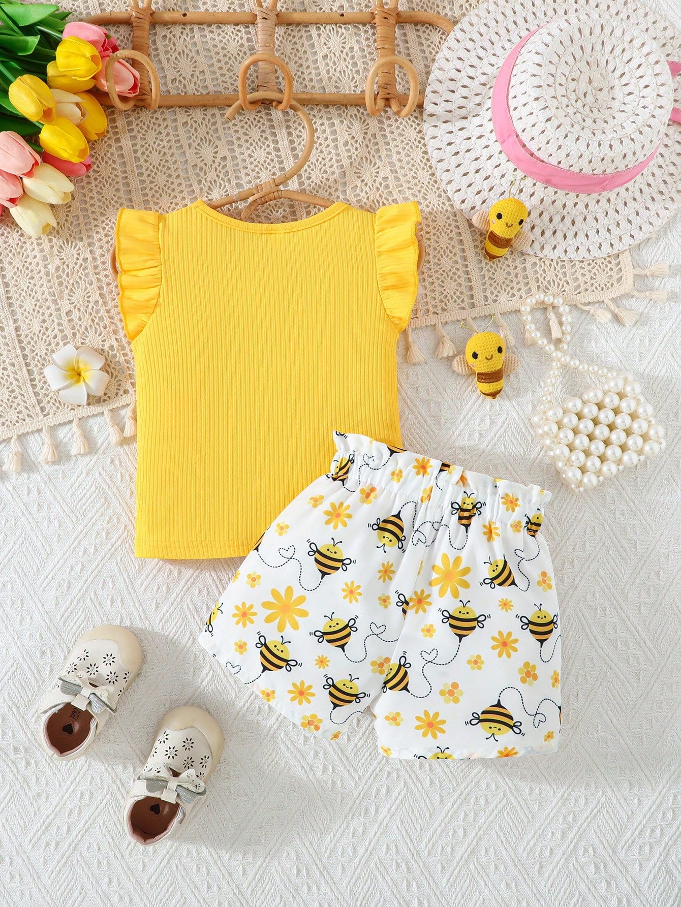 2pcs/Set Girls Summer Casual Outfit, Cap Sleeve Cute Bow Top Paired With Casual Bee Print Shorts, Toddler Baby Girl