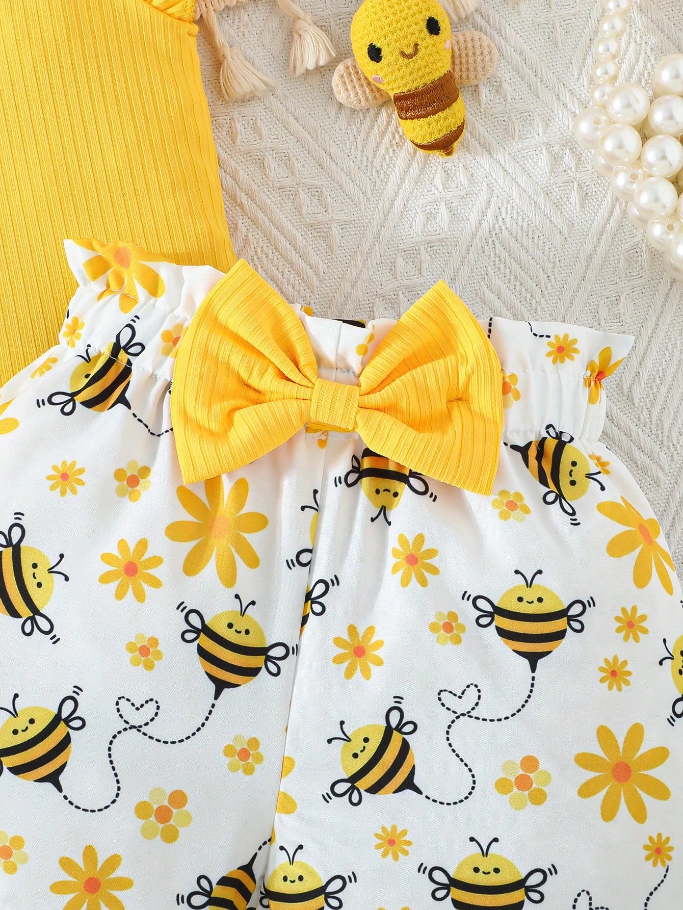 2pcs/Set Girls Summer Casual Outfit, Cap Sleeve Cute Bow Top Paired With Casual Bee Print Shorts, Toddler Baby Girl