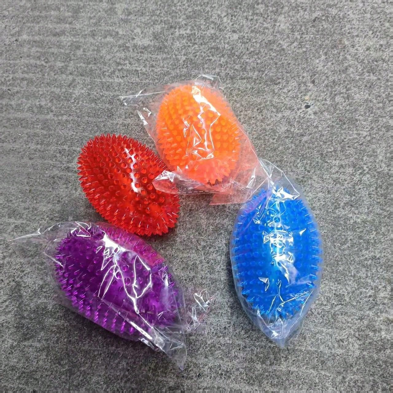 4.5 Inch Spiky Squeaky Ball Dog Toy For Medium And Large Dogs, Puppy Chew Toy For Strong Chewers, Fetch Training Toy, Large Spiky Chew Ball With Squeaker