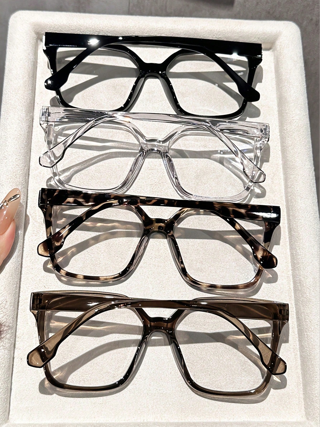 4-Piece Blue Light Glasses Women Set| Unisex Minimalist Style| Ideal For Reading & Computer Use| Multiple Color Combinations| Stylish Fashion Accessories For All Occasions Large-Frame Glasses