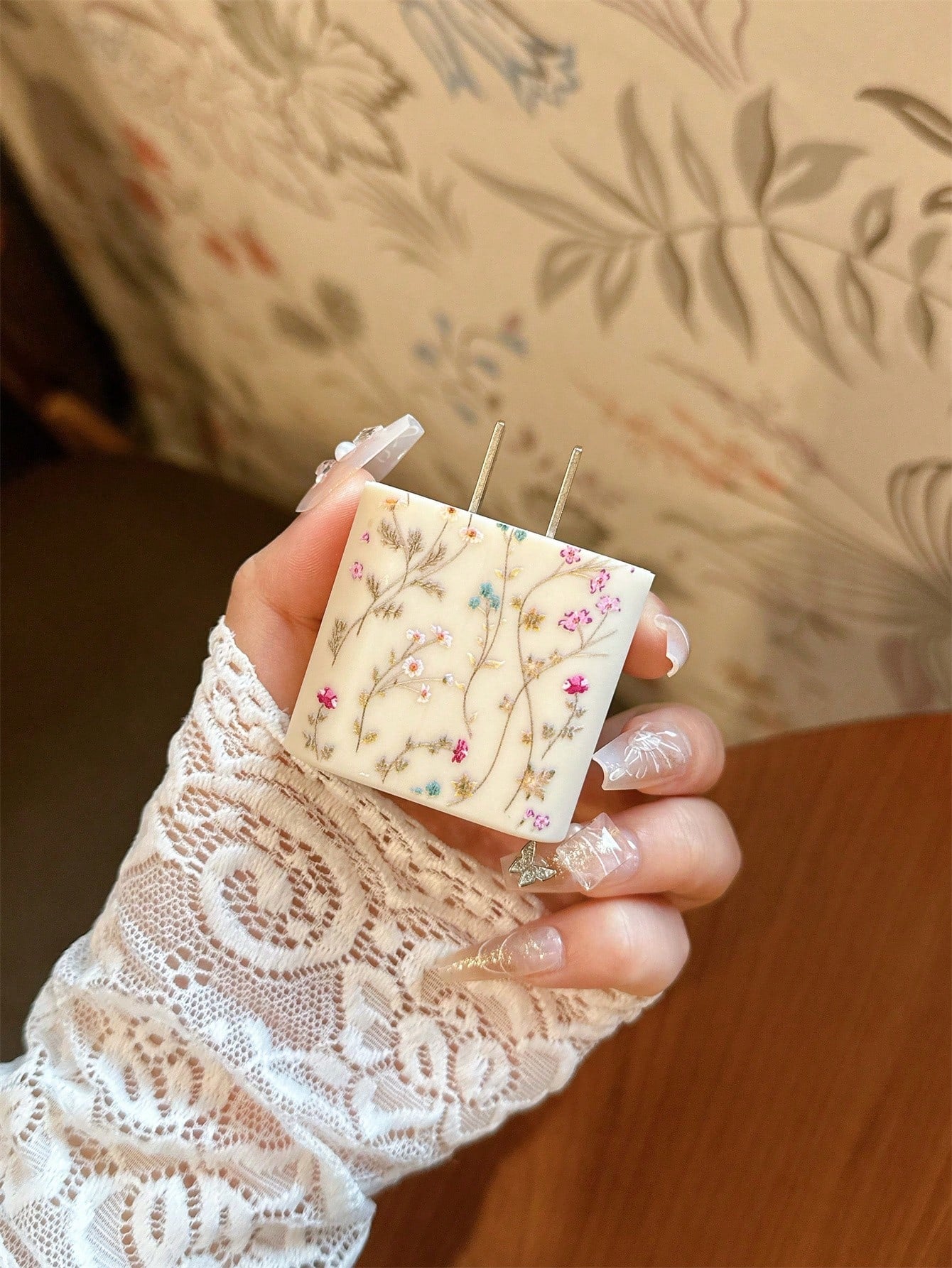 4pcs Floral Pattern TPU Charger Protector Case, Compatible With IPhone 13/14/15, Fits 18W/20W Adapter- Includes Cable And Tip Cover, Ideal Gift