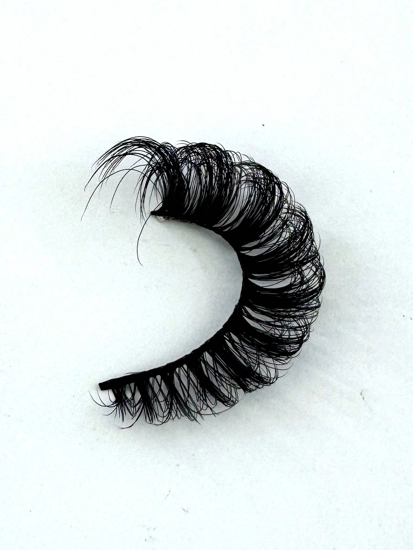7 Pairs/Pack DD Curl Russian False Eyelashes, Dense & Curly, Create Cat Eye Makeup Effect, Delicate 8D Dense False Lashes, Enhance Eye Contour, Elongate & Thicken Lash Line, Achieve Refined Makeup Loo