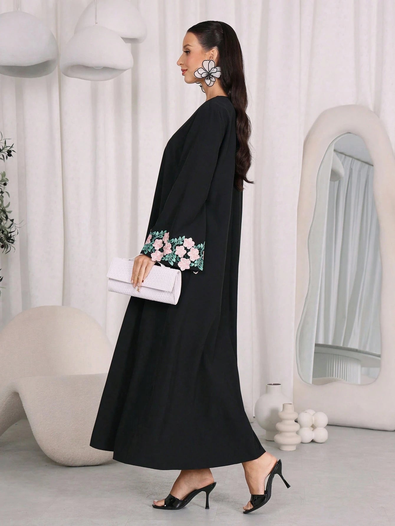 Al Najma V-Neck Long Sleeve Loose Fit Women's Arabian Dress