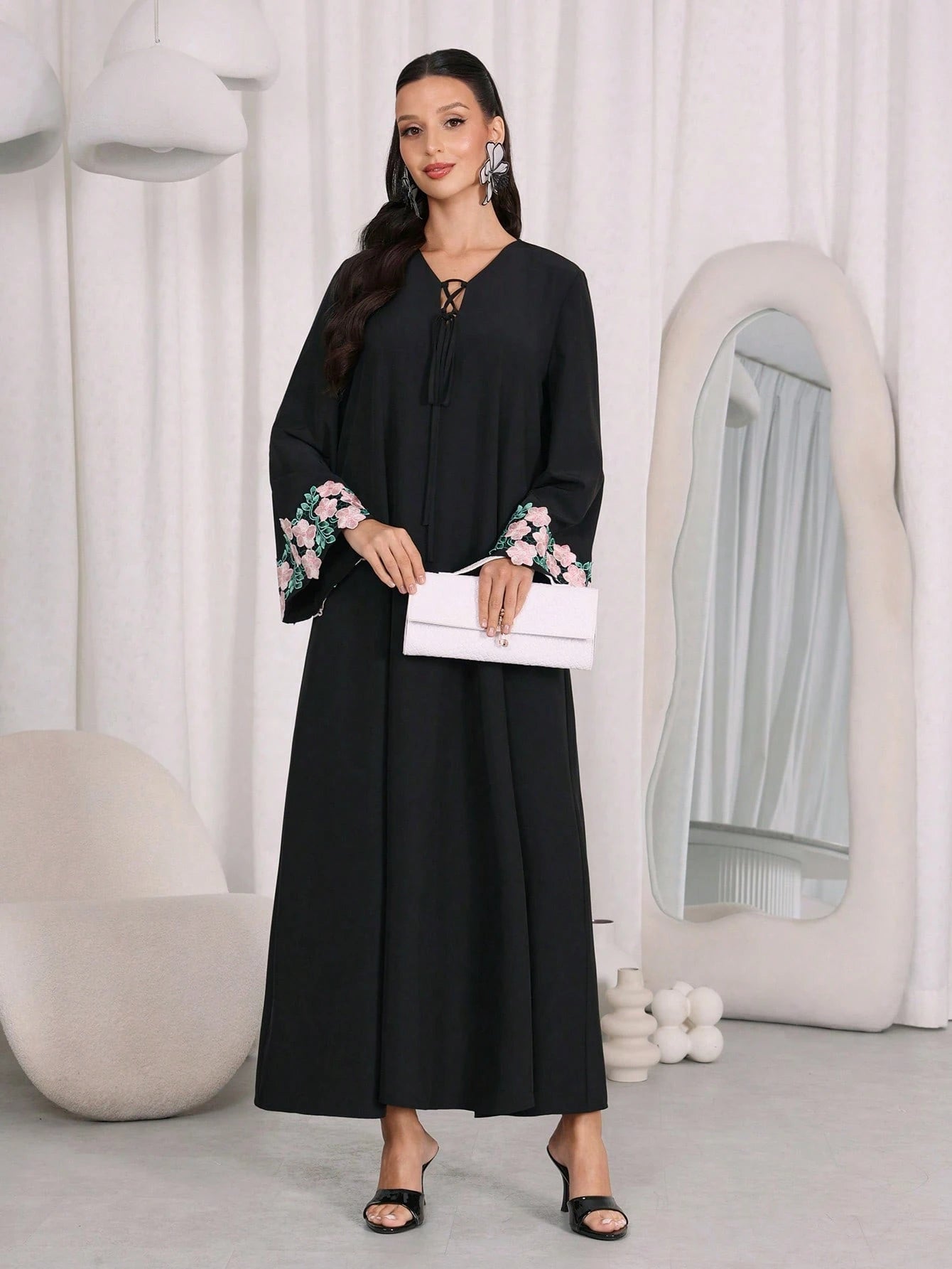 Al Najma V-Neck Long Sleeve Loose Fit Women's Arabian Dress