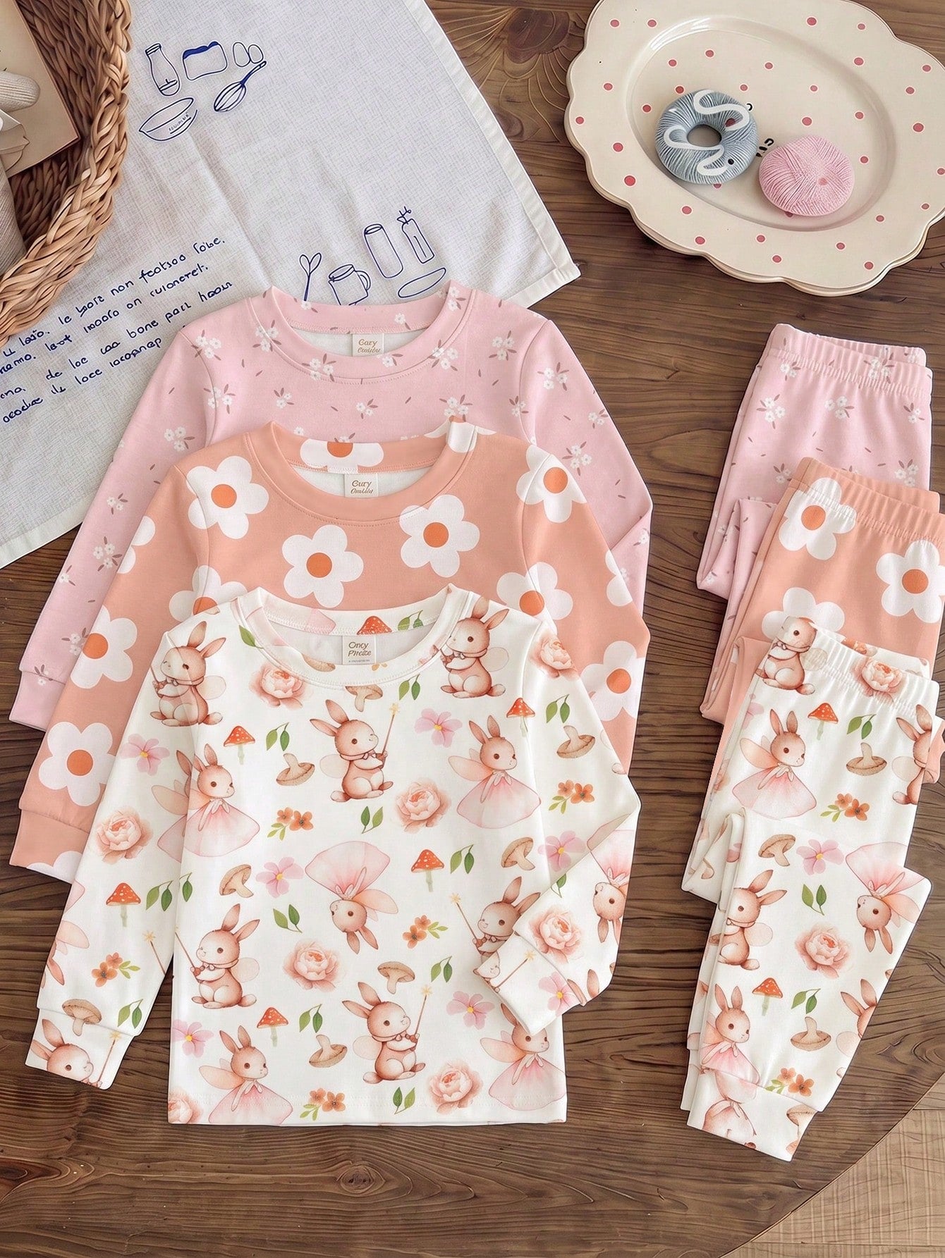 Baby Girl Casual Minimalist Cute Sweet Pastoral Floral Rabbit Print, Slim Fit Round Neck Long Sleeve Long Pants Loungewear Multi-Piece Set Suitable For Autumn/Winter, Snug Fit, [2 Random Of 3]Cozykawa