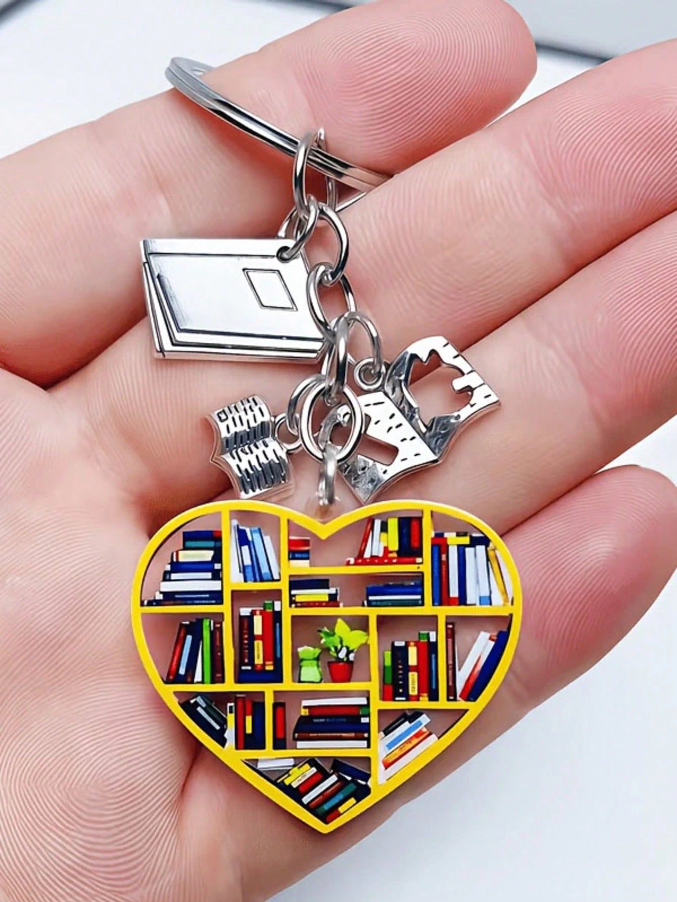 Campus Element Heart And Book Shaped Keychain, Multi-Functional Backpack Bag Charm Car Key Pendant Decoration, Ideal Gift For Book Lovers, Cute Decorative Hanging Ornament For Bags And Home Decor, Sui