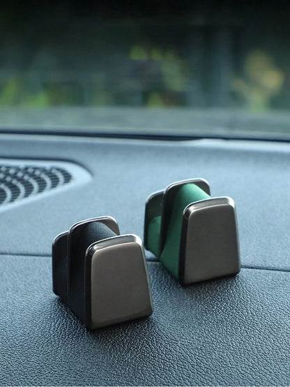 Car Dashboard Glasses Holder And Nose Pad Bracket, Zinc Alloy + Leather Fashion Glasses Clip, Suitable For Center Console, Adhesive Installation, No Obstruction Of View, Car Dashboard Decoration And G