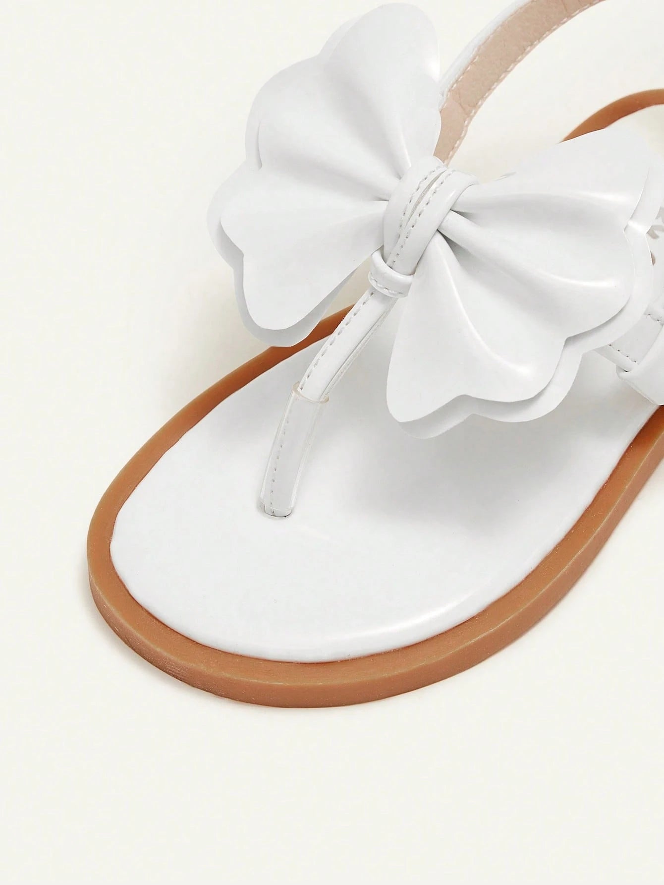 Cozy Pixies A Pair Of Fashionable And Versatile Casual Fun White Bow Flip-Flops Three-Dimensional Princess Style Wedding Mother's Day Vacation Girls Baby Flat Sandals Suitable For Summer