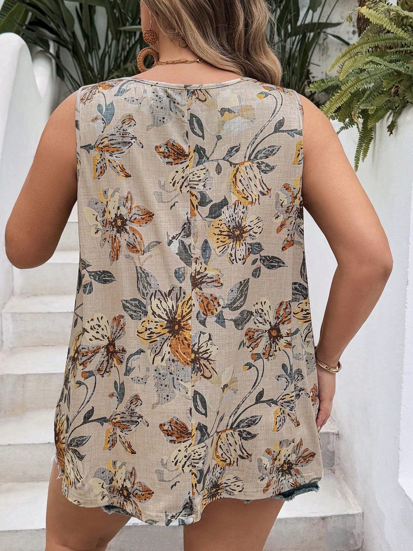 CURVE+ Plus Size Women Light Yellow Ditsy Floral Ruffle Hem Loose Camisole Top, Suitable For Vacation, Beach Vacation Bussines, Seaside Summer Casual Boho