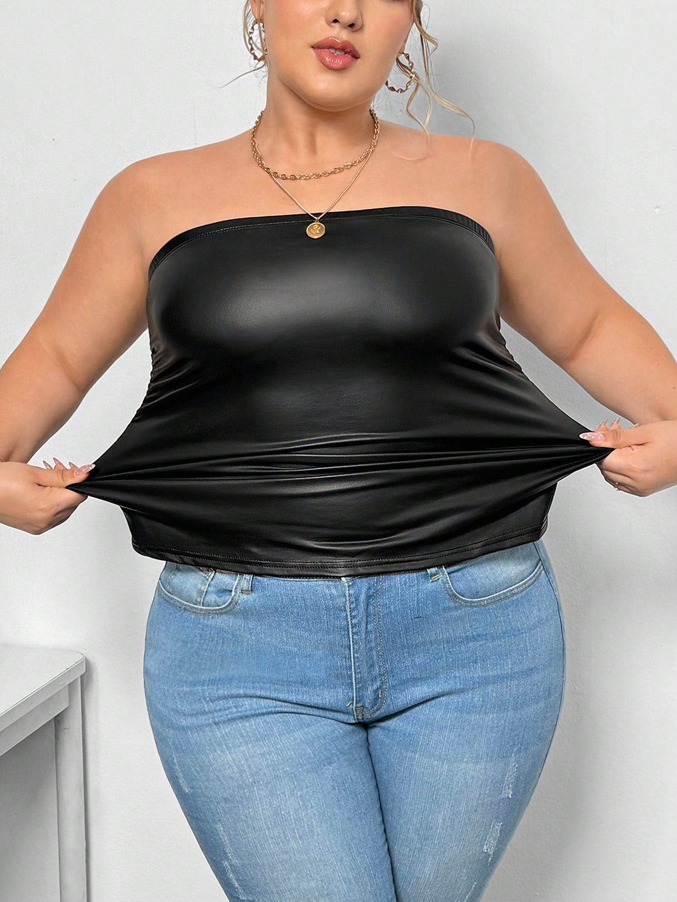 CurvyTilda Plus Size Women High Elasticity PU Material Ruched Black Tube Top, For Hourglass Body Shape, For Body Shape, For Summer