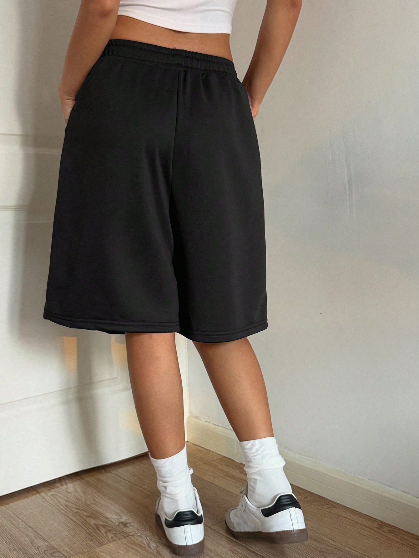 DAZY Women's Casual Sports Shorts With Elastic Waist And Drawstring, Loose Straight Leg, Solid Black, Summer And Autumn
