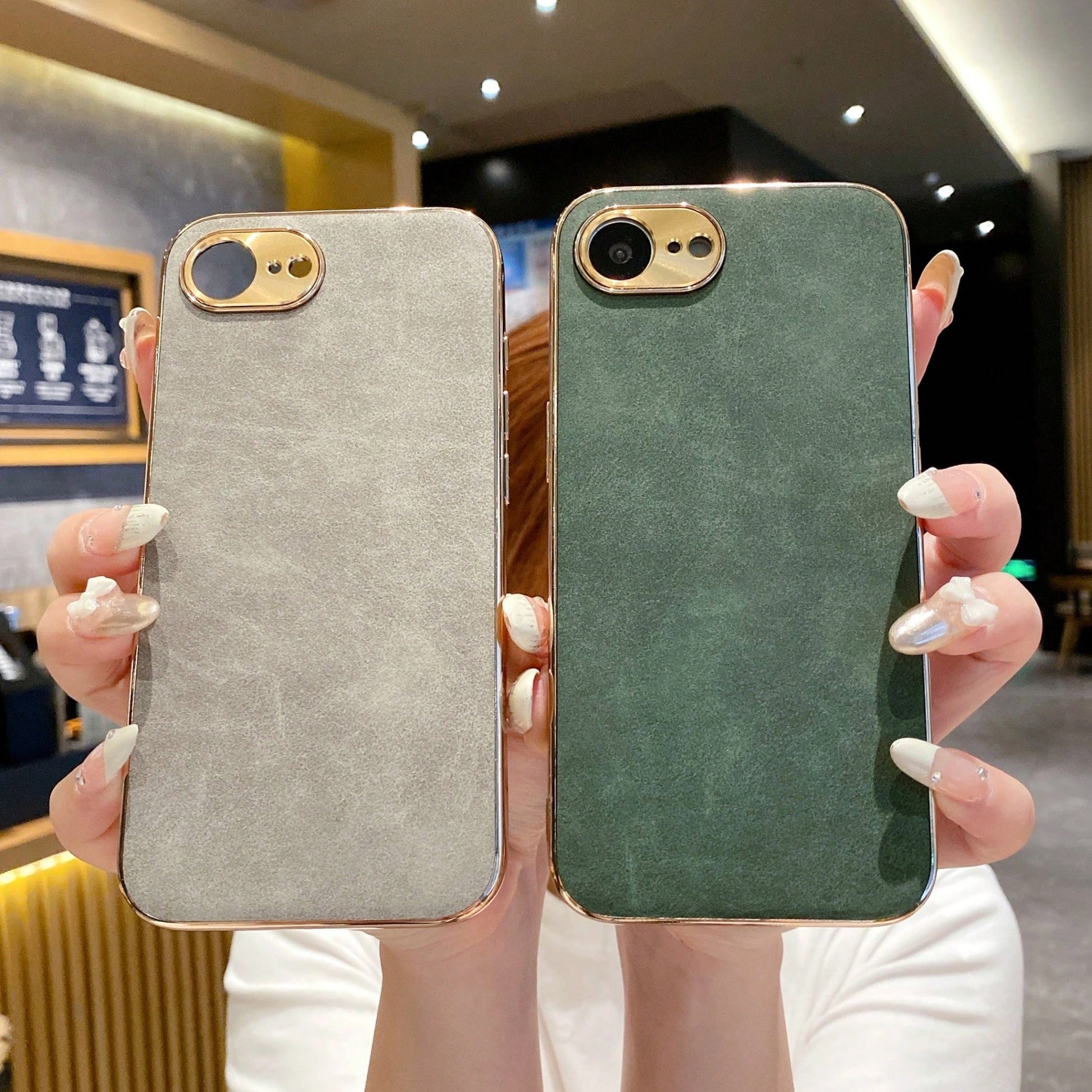 Electroplated Metal Sheepskin Leather Case Suitable For 16ProMax Apple Phone, IPhone15Pro Anti-Fall 13p Men's And Women's Models, 15 Anti-Fall Phone Case. An Excellent Gift Choice For Women; Suitable