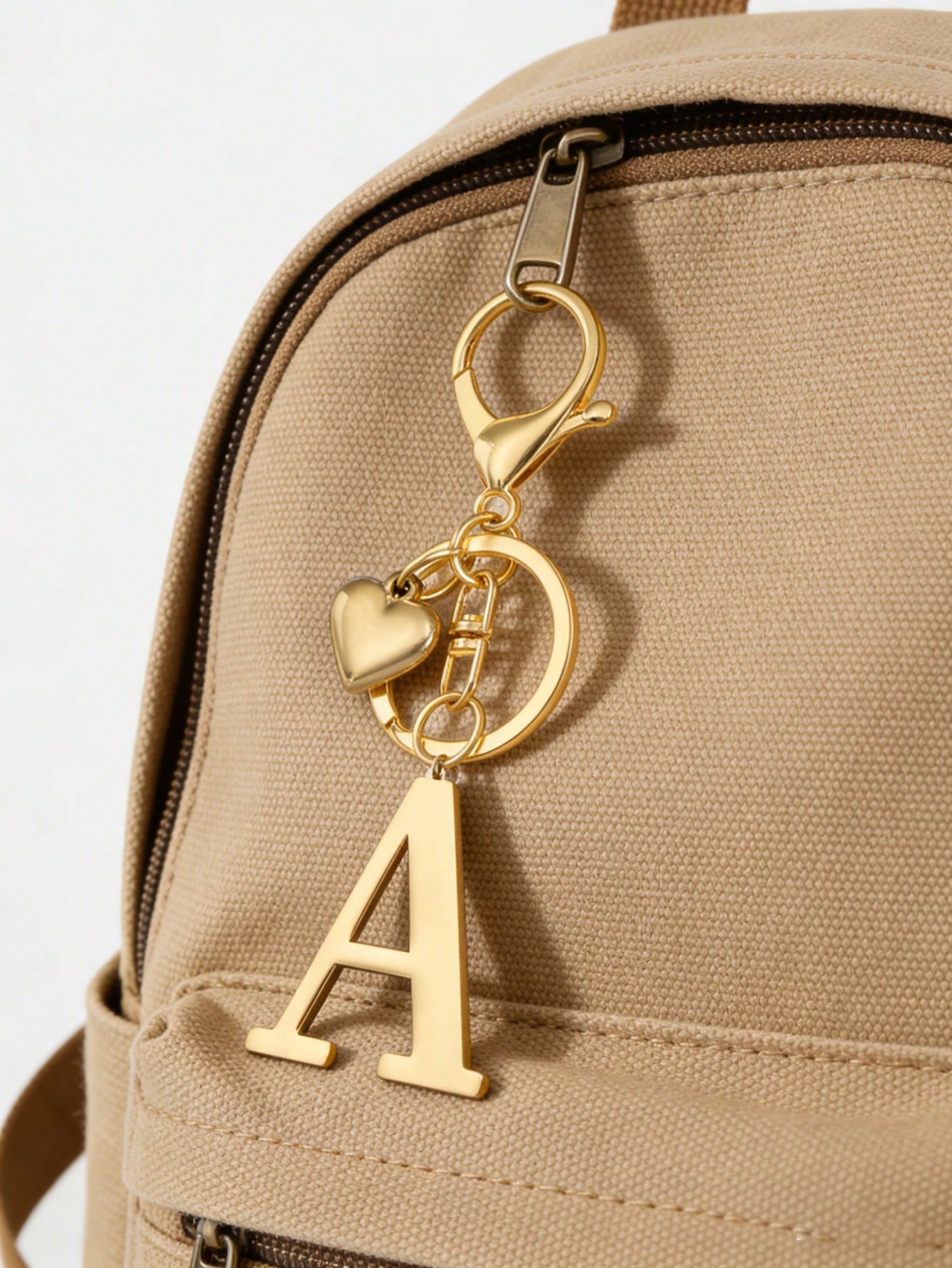 Elegant Metal Heart-Shaped Letter Keychain, 3D Alphabet Pendant Keyring, Fashion Alloy Keychain, Backpack Hanging Ornament, Car Key Chain, Classic Minimalist Keychain Suitable For Women's Daily Use, D