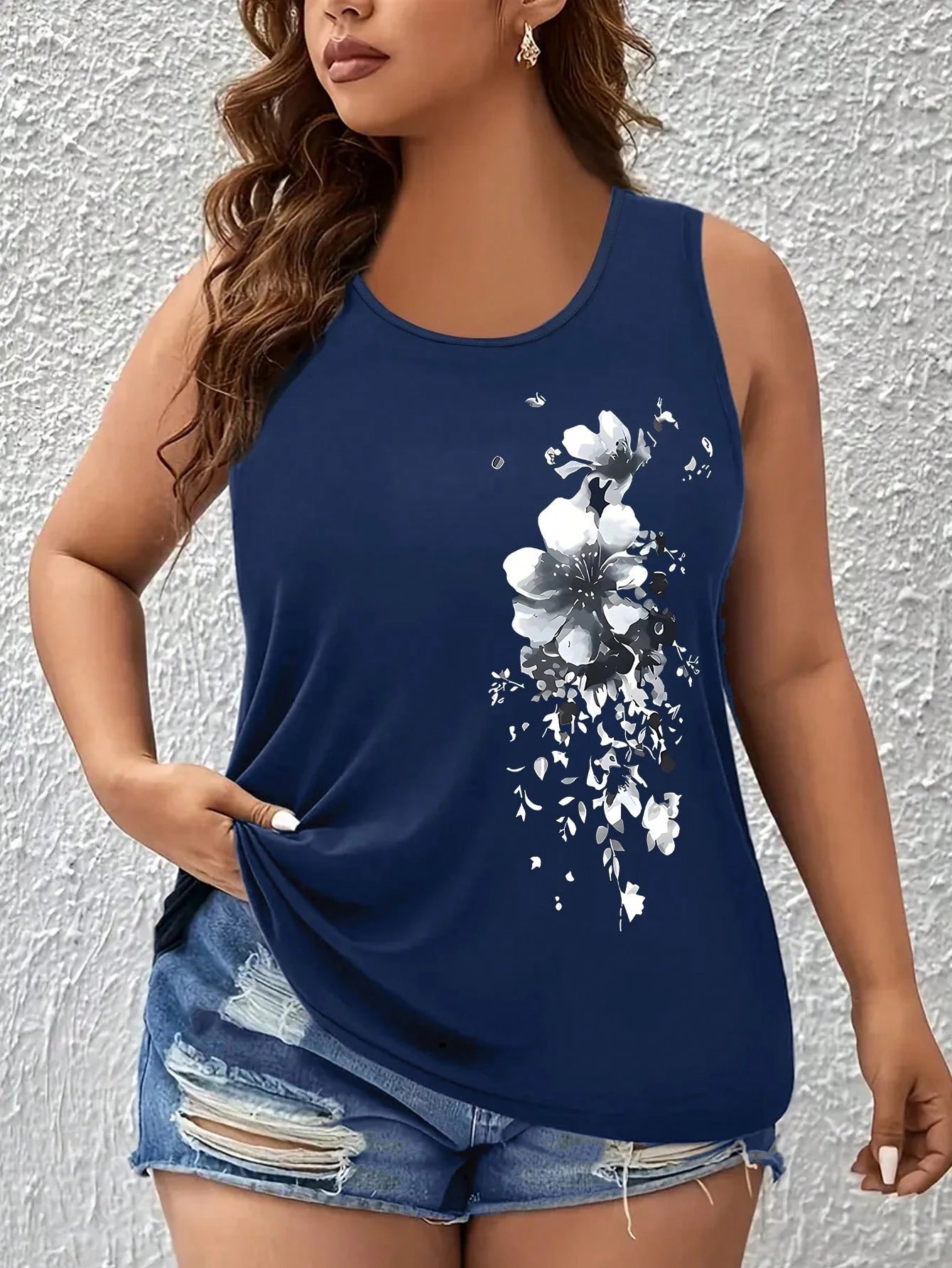 EMERY ROSE Plus Size Women's Crew Neck Sleeveless Heart & Animal Paw Print Graphic Racerback Tank Top, Vibrant Summer Shirt, Valentine's Day
