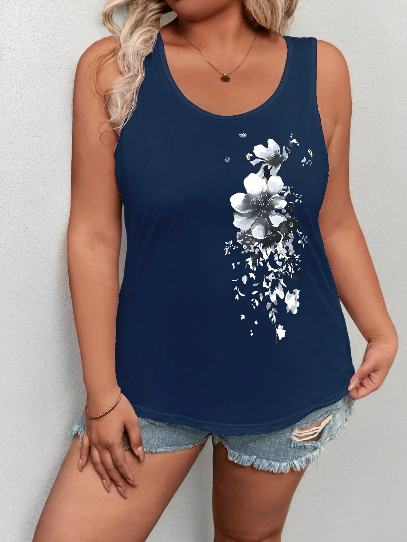 EMERY ROSE Plus Size Women's Crew Neck Sleeveless Heart & Animal Paw Print Graphic Racerback Tank Top, Vibrant Summer Shirt, Valentine's Day