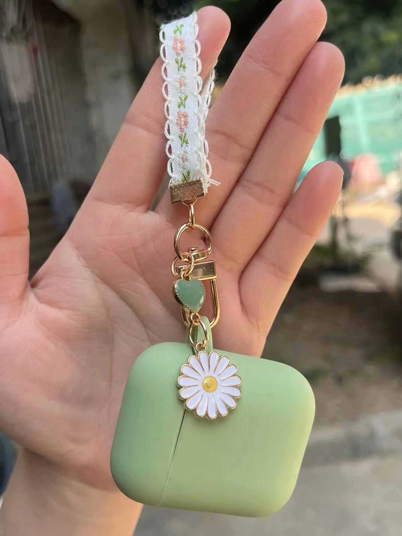 Floral Silicone 1pc Chrysanthemum Flower Keychain Earphone Case Compatible With Airpods 4 Pro 2, Pro 3, 2 & 1, Soft Silicone Integrated Design Spring Gift