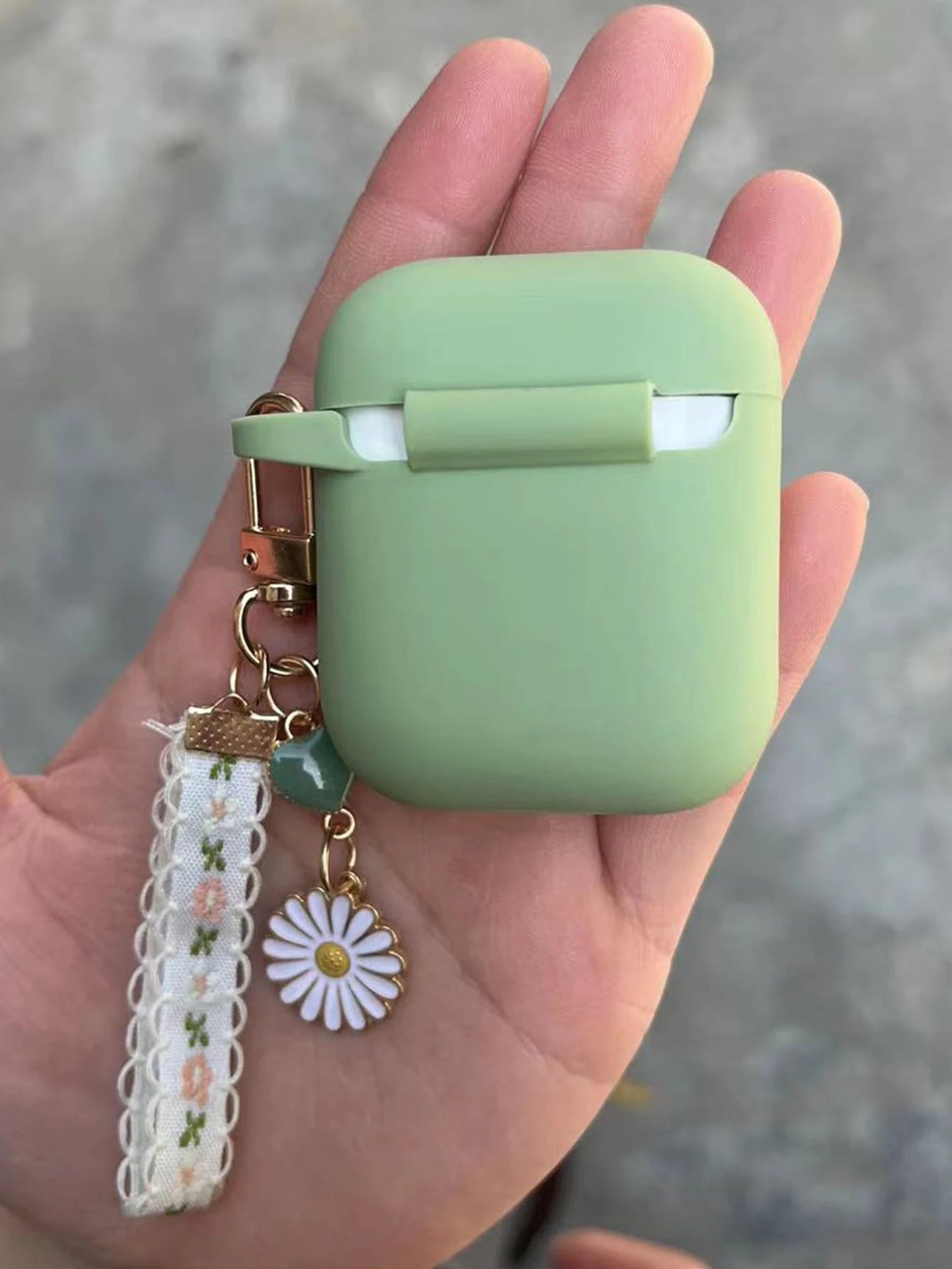 Floral Silicone 1pc Chrysanthemum Flower Keychain Earphone Case Compatible With Airpods 4 Pro 2, Pro 3, 2 & 1, Soft Silicone Integrated Design Spring Gift