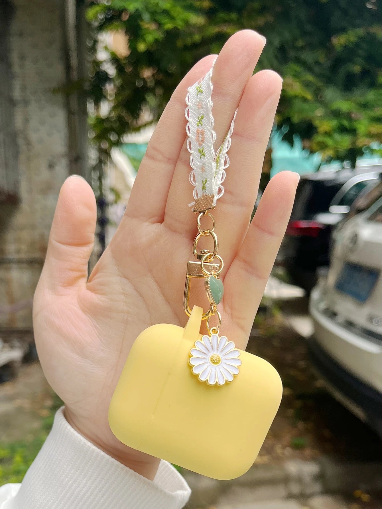 Floral Silicone 1pc Chrysanthemum Flower Keychain Earphone Case Compatible With Airpods 4 Pro 2, Pro 3, 2 & 1, Soft Silicone Integrated Design Spring Gift