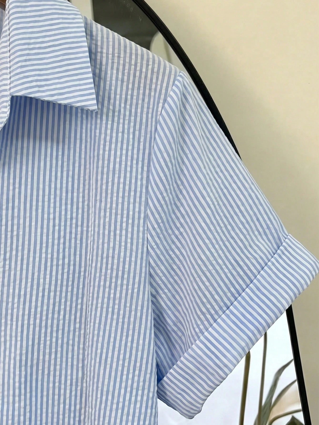 Franclia Women's Striped Puff Sleeve Wrinkled Fabric Short Sleeve Blouse, Suitable For Spring/Summer Outings And Dating Occasions