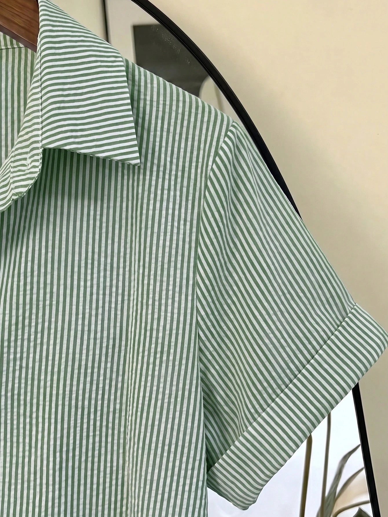 Franclia Women's Striped Puff Sleeve Wrinkled Fabric Short Sleeve Blouse, Suitable For Spring/Summer Outings And Dating Occasions