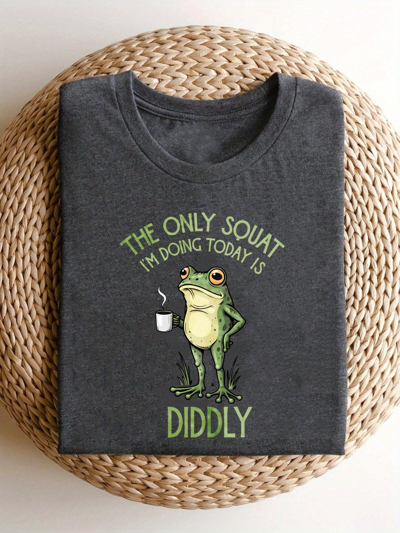 Frog Holding Coffee Mug Women's Plus Size Summer New Fashion Graphic Print T-Shirt, Soft Breathable Cotton Blend Casual Tee, Versatile Top For Daily Sports Party Holiday, Perfect Gift Choice T Shirt M