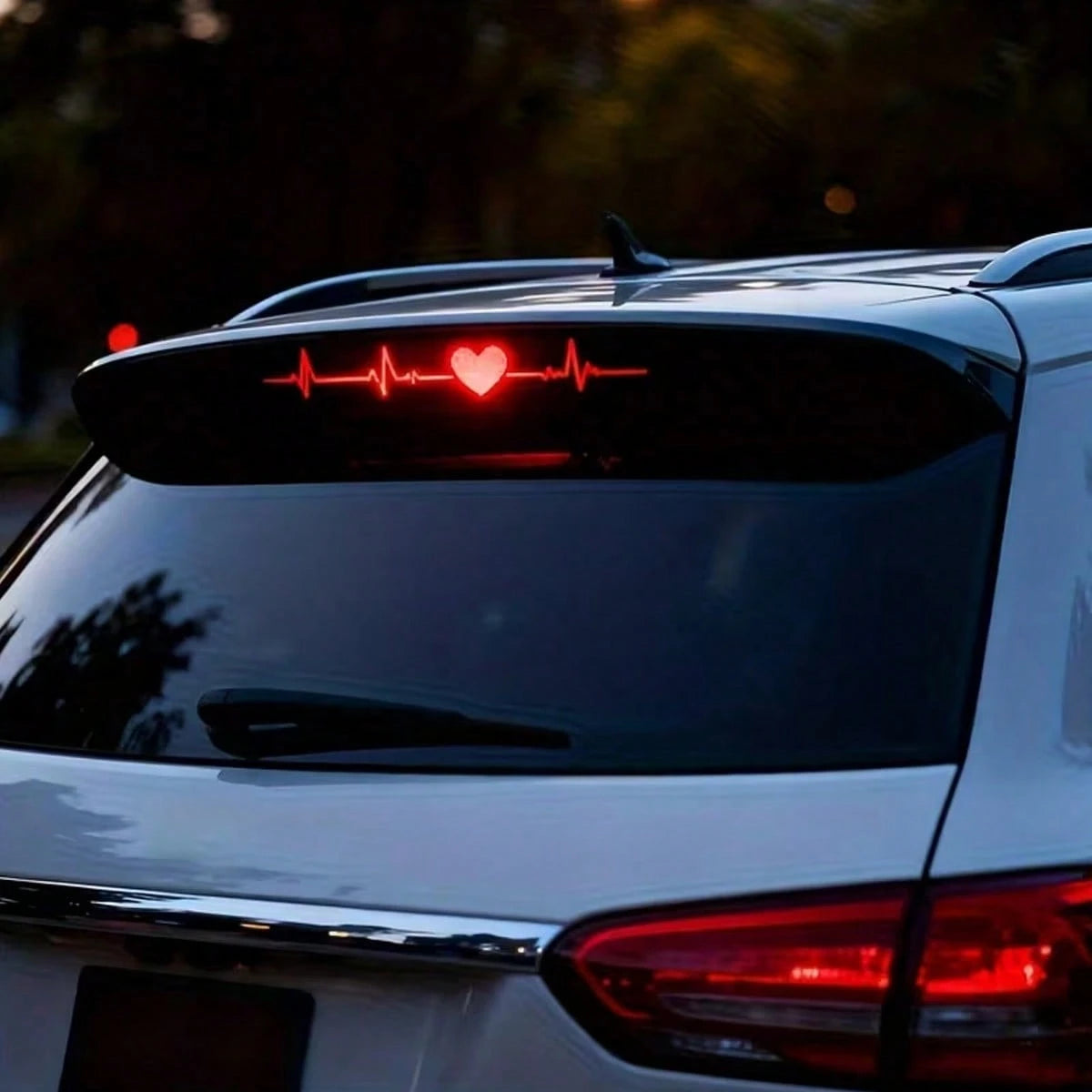 High-Mounted Brake Light Sticker, Heart-Shaped Heartbeat, Electrocardiogram, Taillight Sticker, 3D Carbon Fiber Matte Frosted Pattern, Adding Eye-Catching Safety Signs To The Car