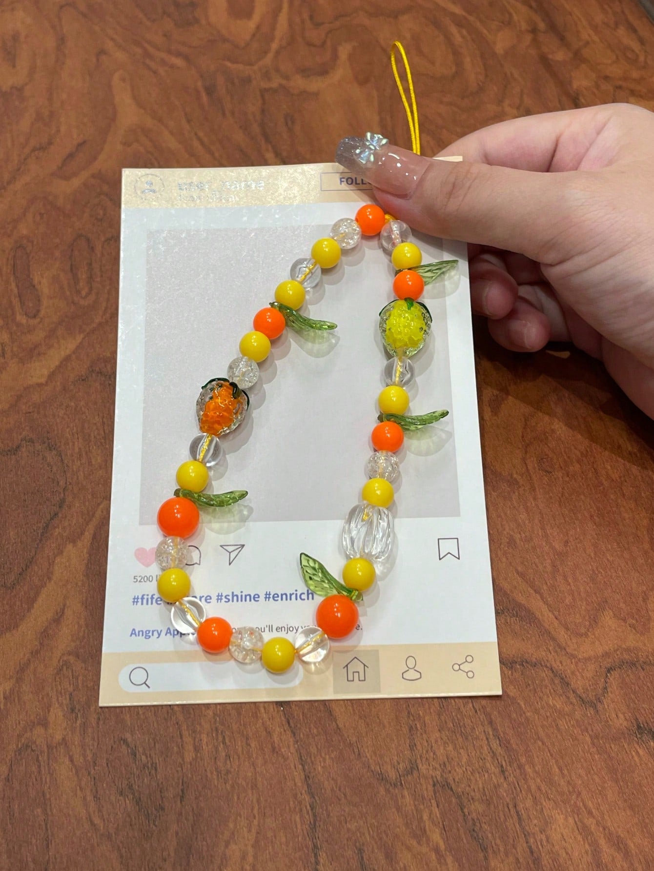 Ins Style Orange Yellow Tangerine Strawberry Glass Beaded Fruit Element Short Phone Chain Lanyard, Fashion Versatile Universal Beaded Hanging Chain, Suitable For CCD Camera Lanyard, Earphone Case Lany