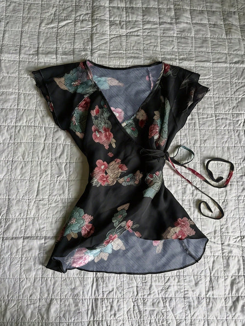 IslaSuriya Women's Spring/Summer New Floral Print V-Neck Bow Tie Waist Flutter Sleeve Blouse