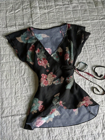 IslaSuriya Women's Spring/Summer New Floral Print V-Neck Bow Tie Waist Flutter Sleeve Blouse