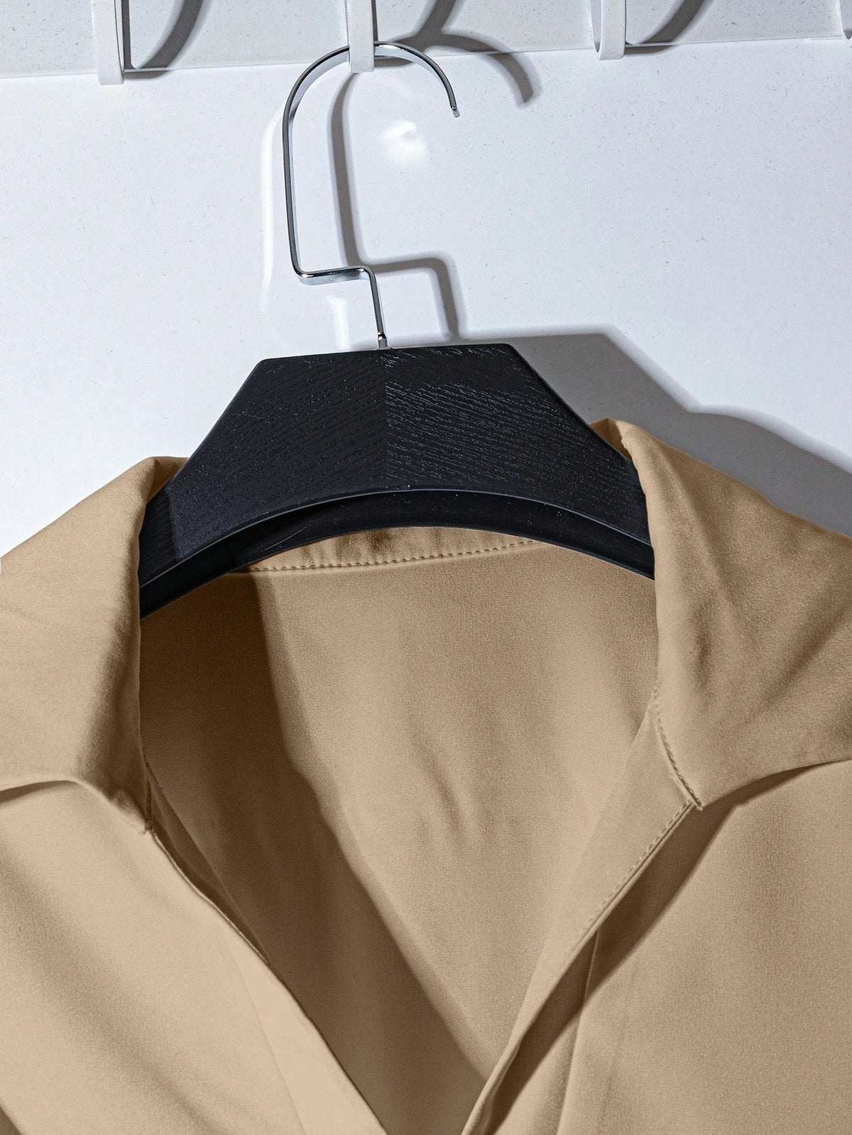Khaki Long Sleeve Cinched Waist Elegant Slim Fit Shirt For Women, Suitable For Commuting And Going Out, Spring/Summer