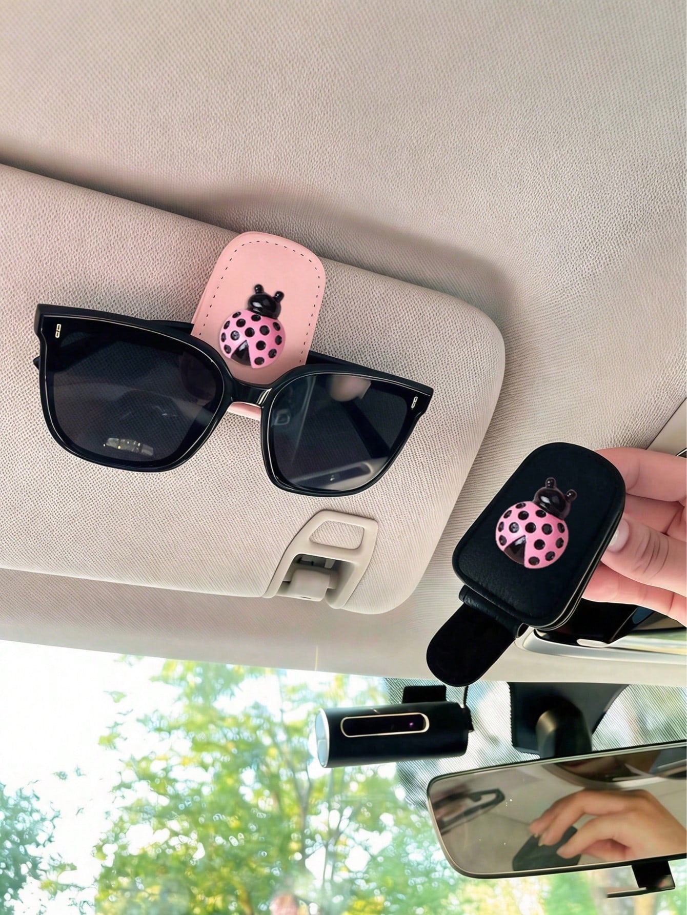 Ladybug Car Sunglasses Clip, Creative Car Sun Hat Eyewear Frame, Lady's Business Card Holder, Car Interior Accessories, Car Essential Items, Car Parts, Women's Car Accessories