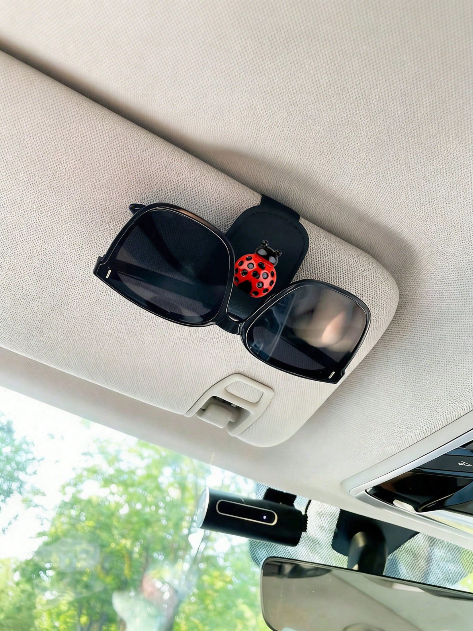 Ladybug Car Sunglasses Clip, Creative Car Sun Hat Eyewear Frame, Lady's Business Card Holder, Car Interior Accessories, Car Essential Items, Car Parts, Women's Car Accessories