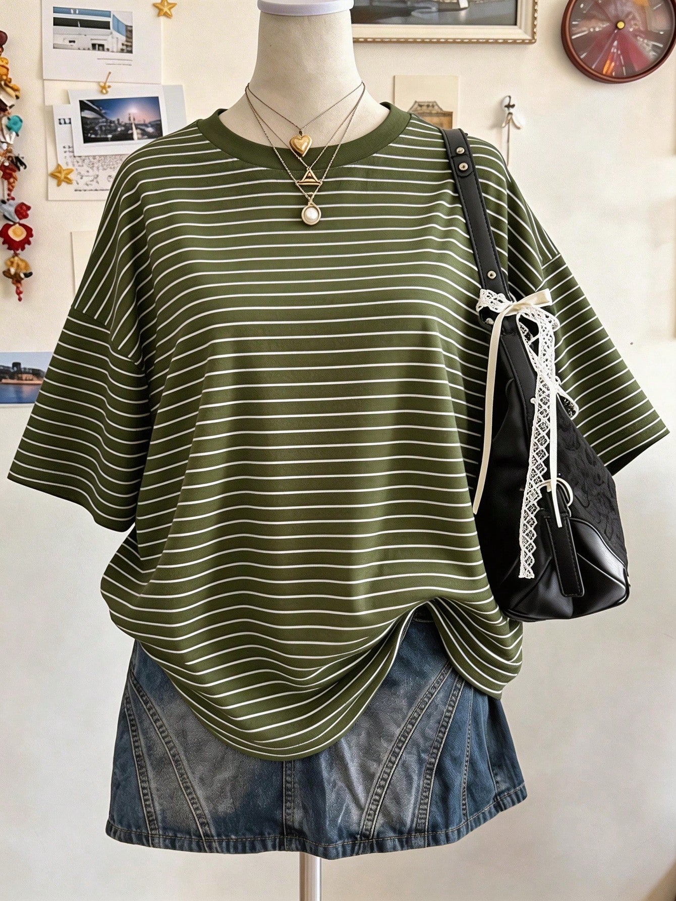 Lalippa Hawaiian Floral Print Fashion Minimalist Oversized Mid-Length Round Neck Drop Shoulder Women's T-Shirt, Gift For Friends