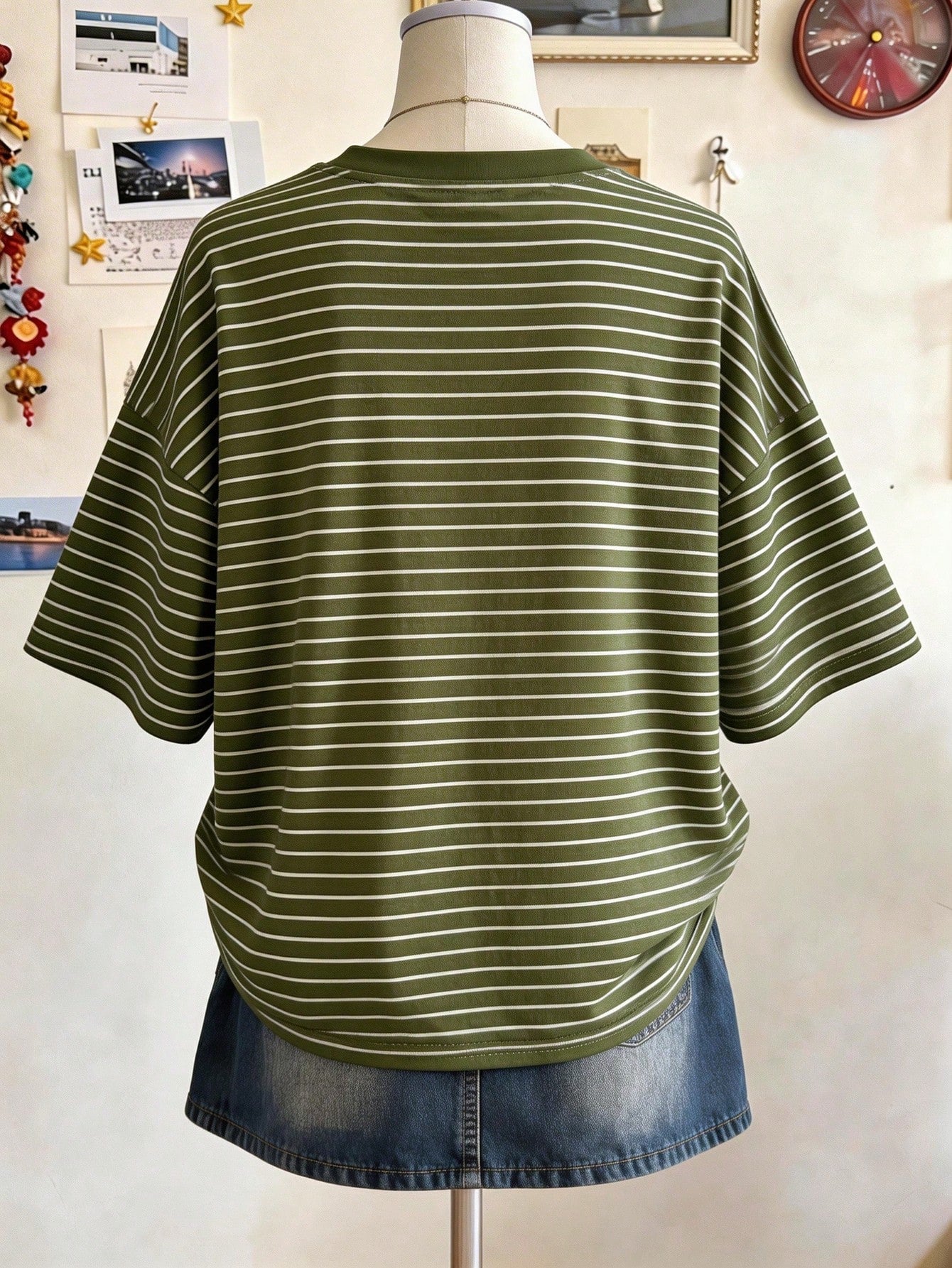 Lalippa Hawaiian Floral Print Fashion Minimalist Oversized Mid-Length Round Neck Drop Shoulder Women's T-Shirt, Gift For Friends