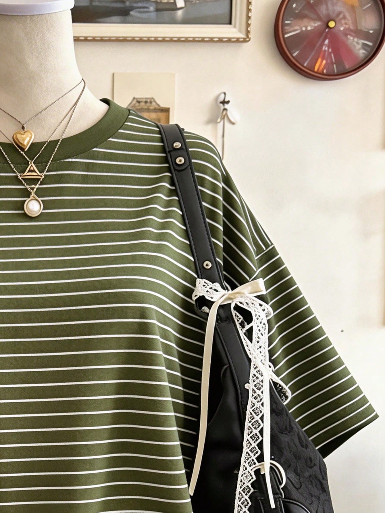 Lalippa Hawaiian Floral Print Fashion Minimalist Oversized Mid-Length Round Neck Drop Shoulder Women's T-Shirt, Gift For Friends