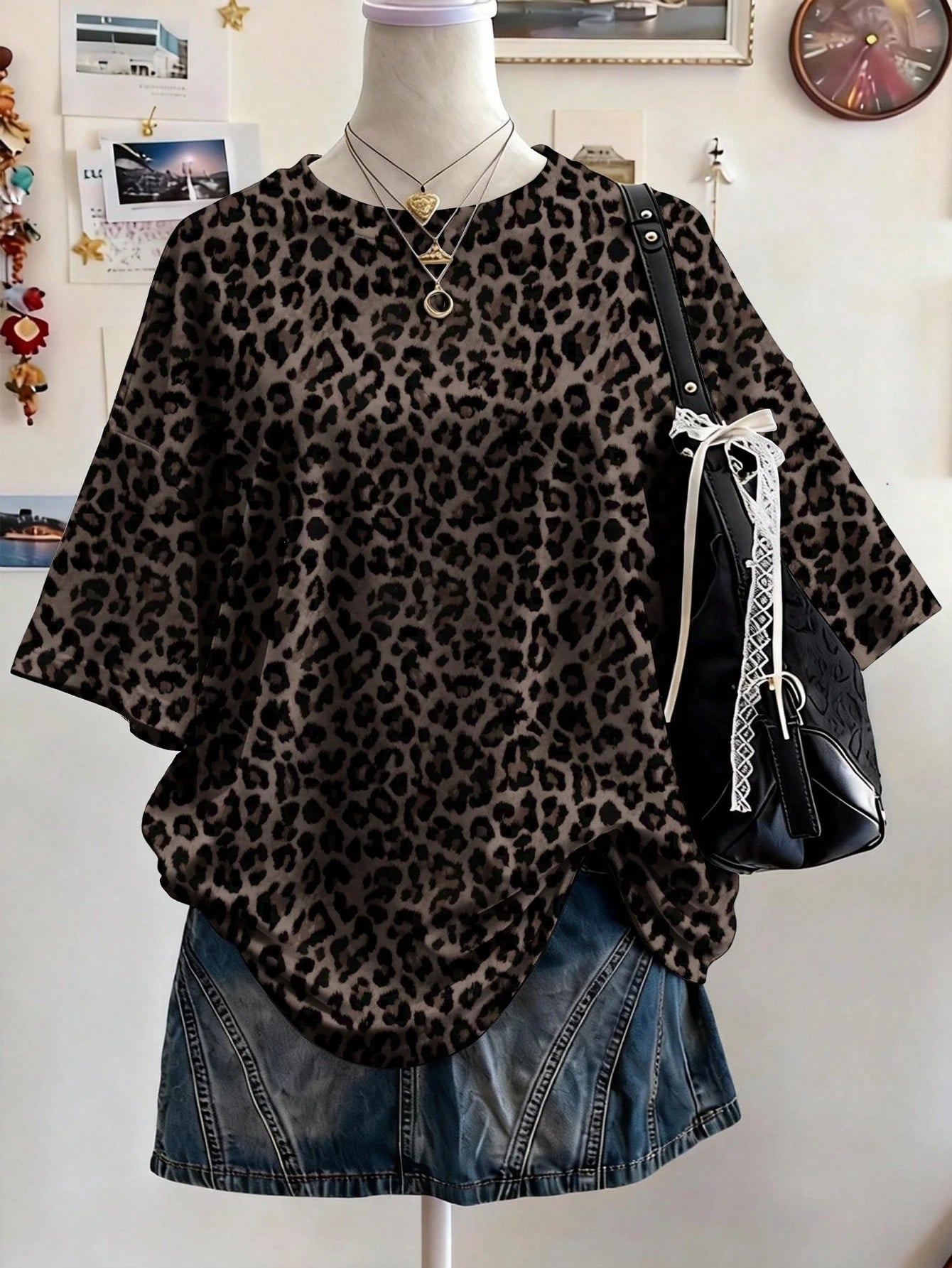 Lalippa Letter Pattern Vertical Stripe Print Fashion Minimalist Oversized Mid-Length Round Neck Drop Shoulder Women's T-Shirt, Gift For Friends
